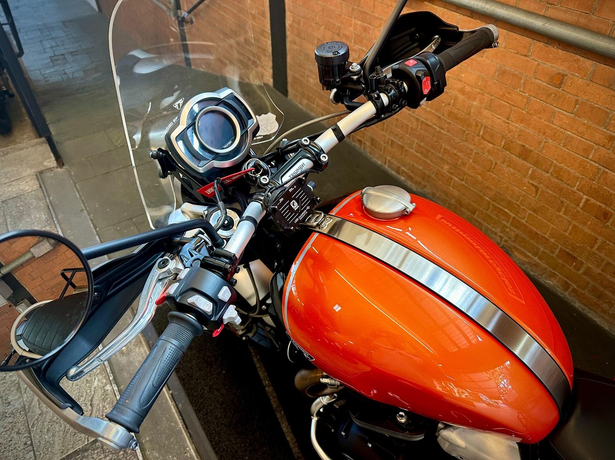 TRIUMPH BONNEVILLE SCRAMBLER 1200 XE