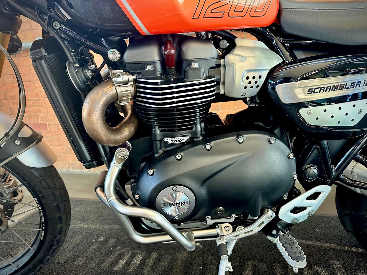 TRIUMPH BONNEVILLE SCRAMBLER 1200 XE