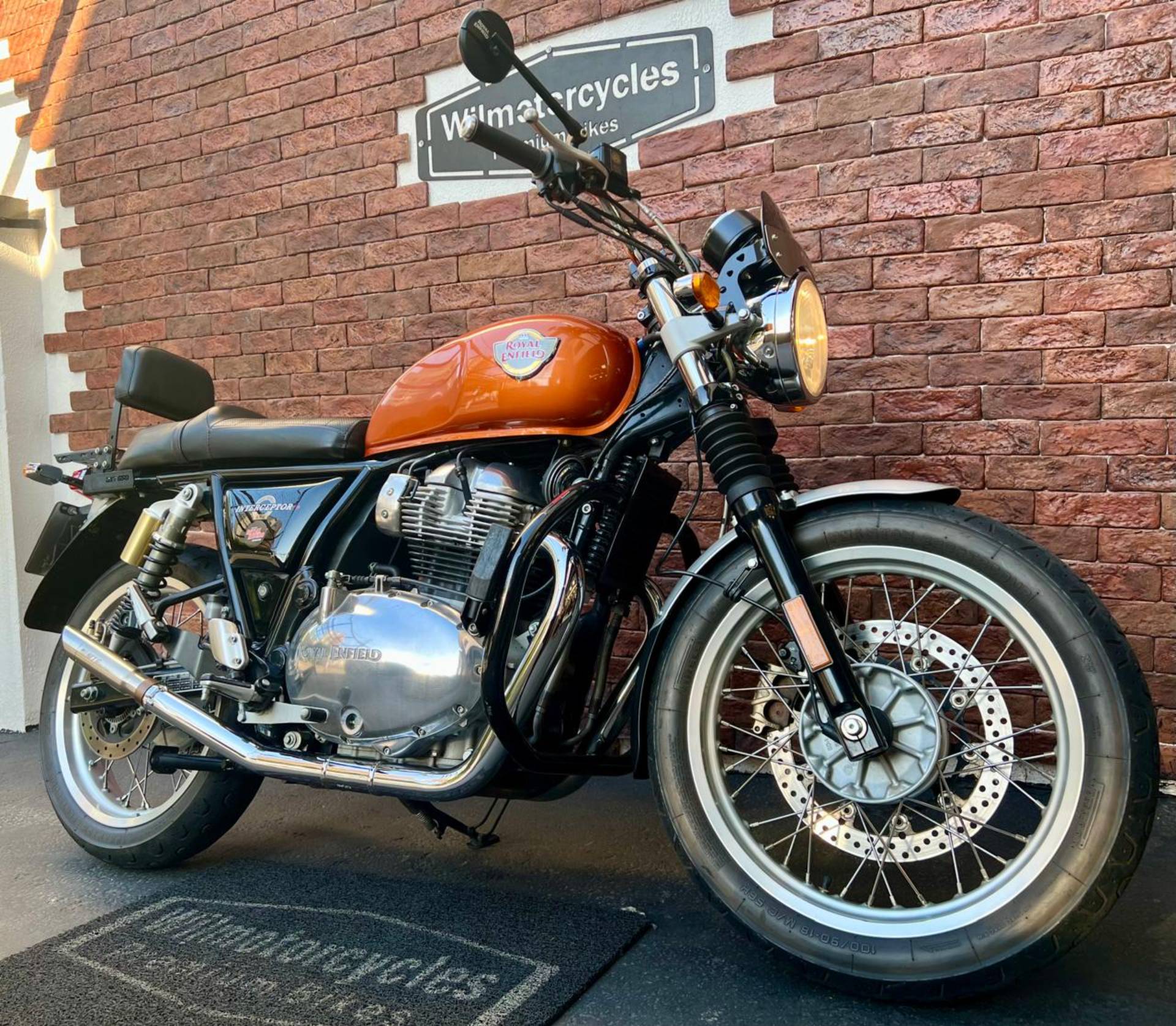 ROYAL ENFIELD INTERCEPTOR 