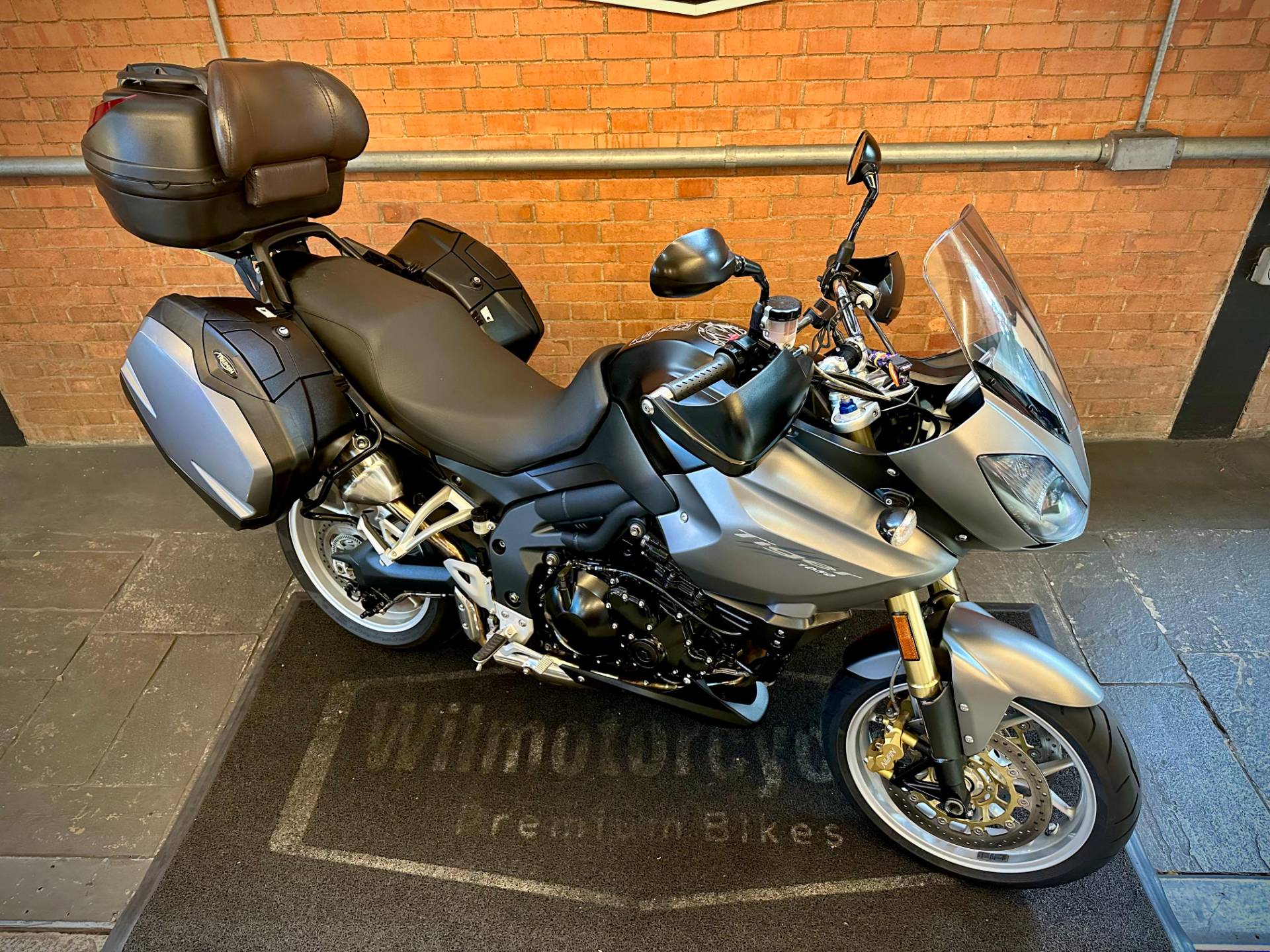 TRIUMPH TIGER 1050