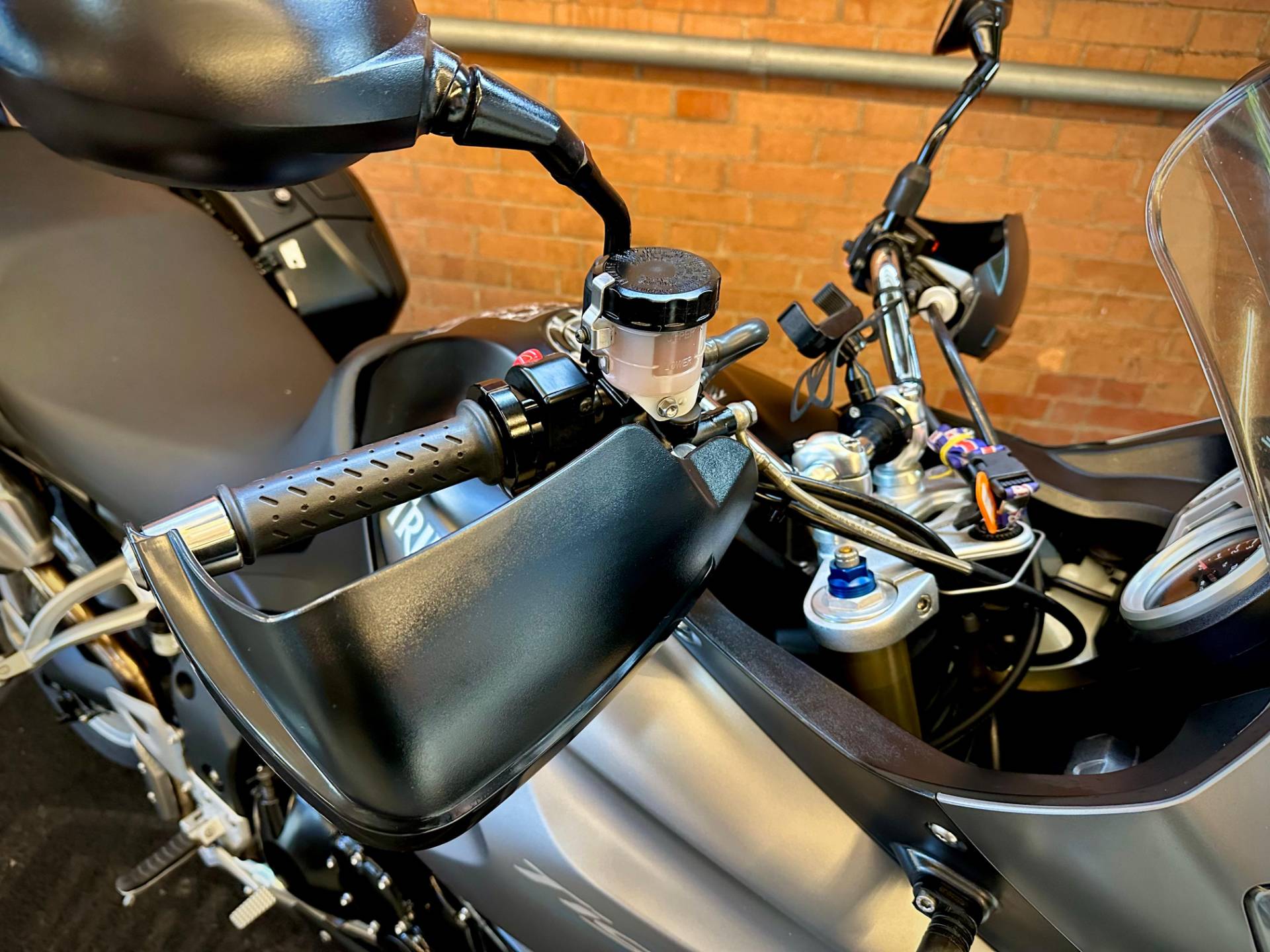 TRIUMPH TIGER 1050