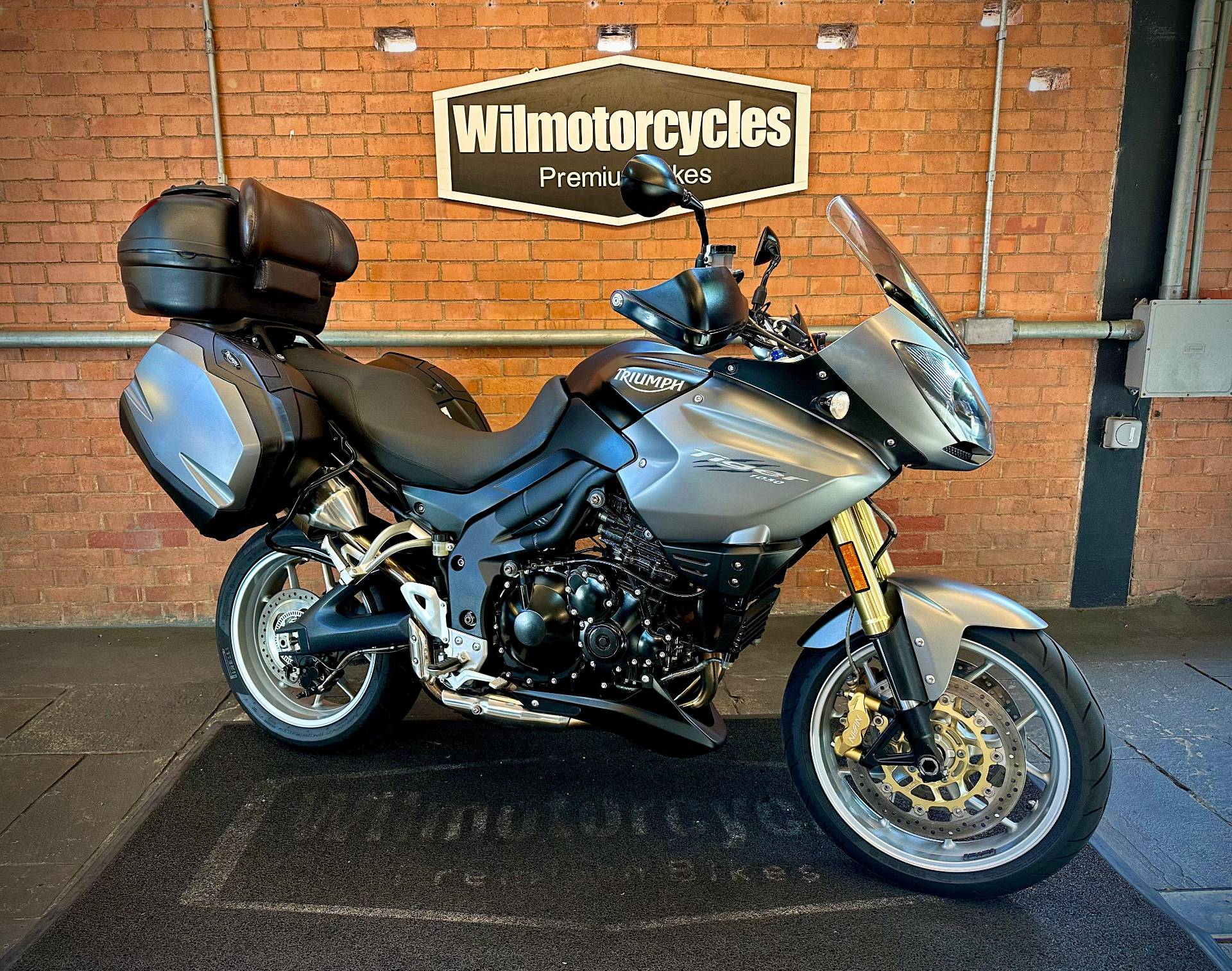 TRIUMPH TIGER 1050