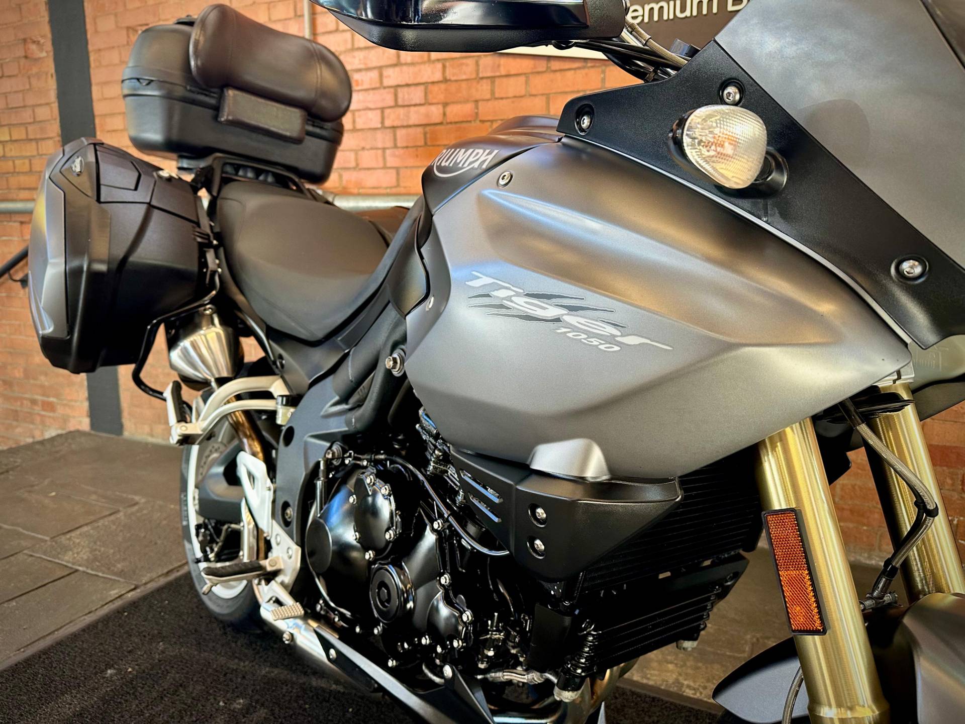 TRIUMPH TIGER 1050
