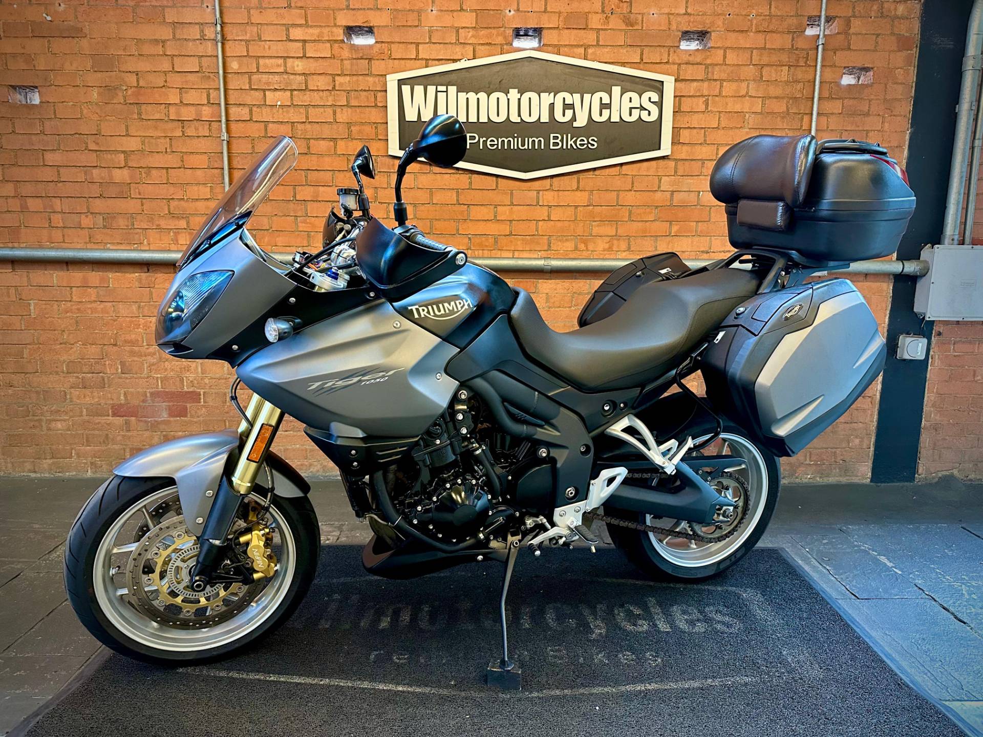 TRIUMPH TIGER 1050