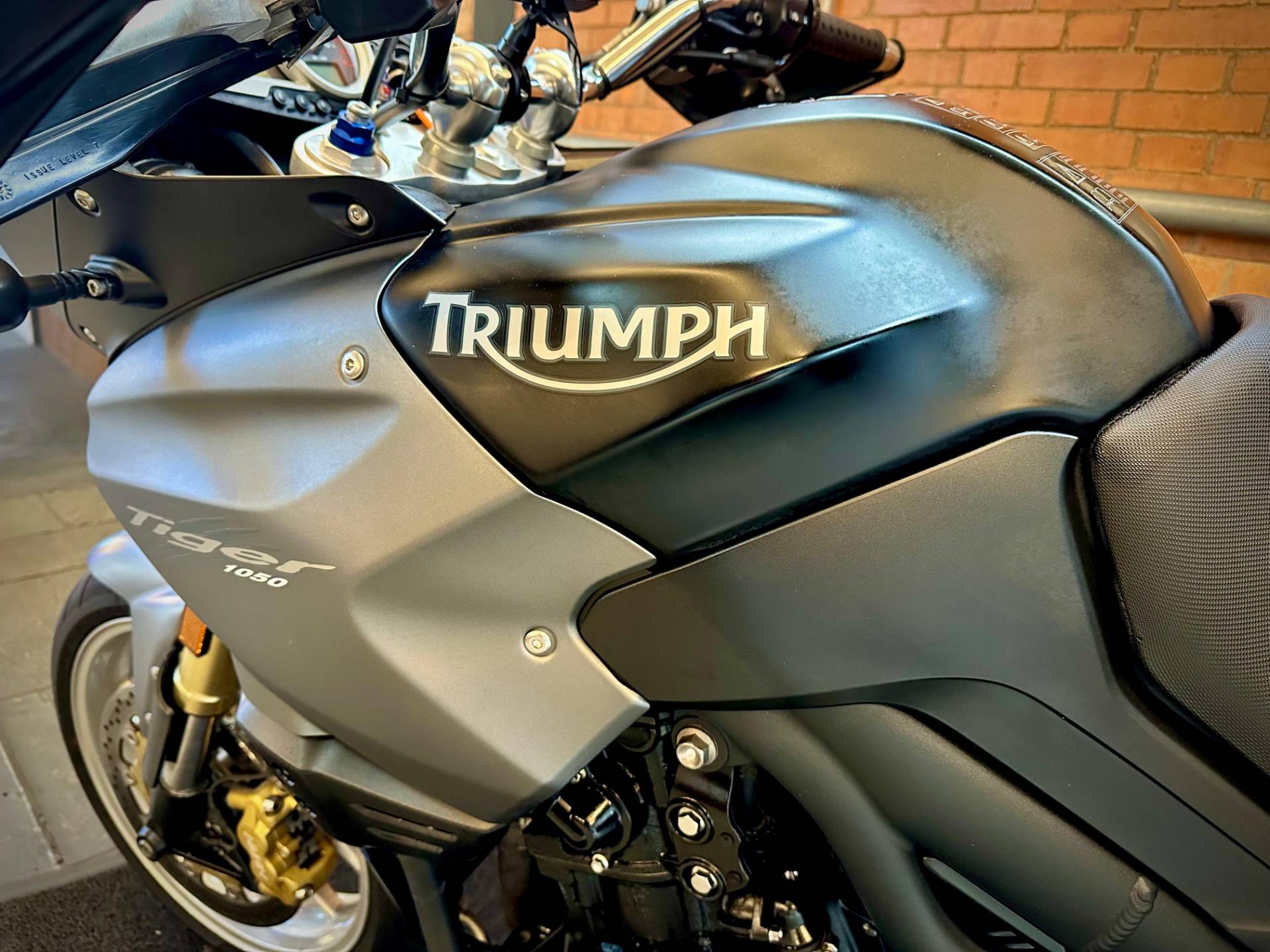 TRIUMPH TIGER 1050