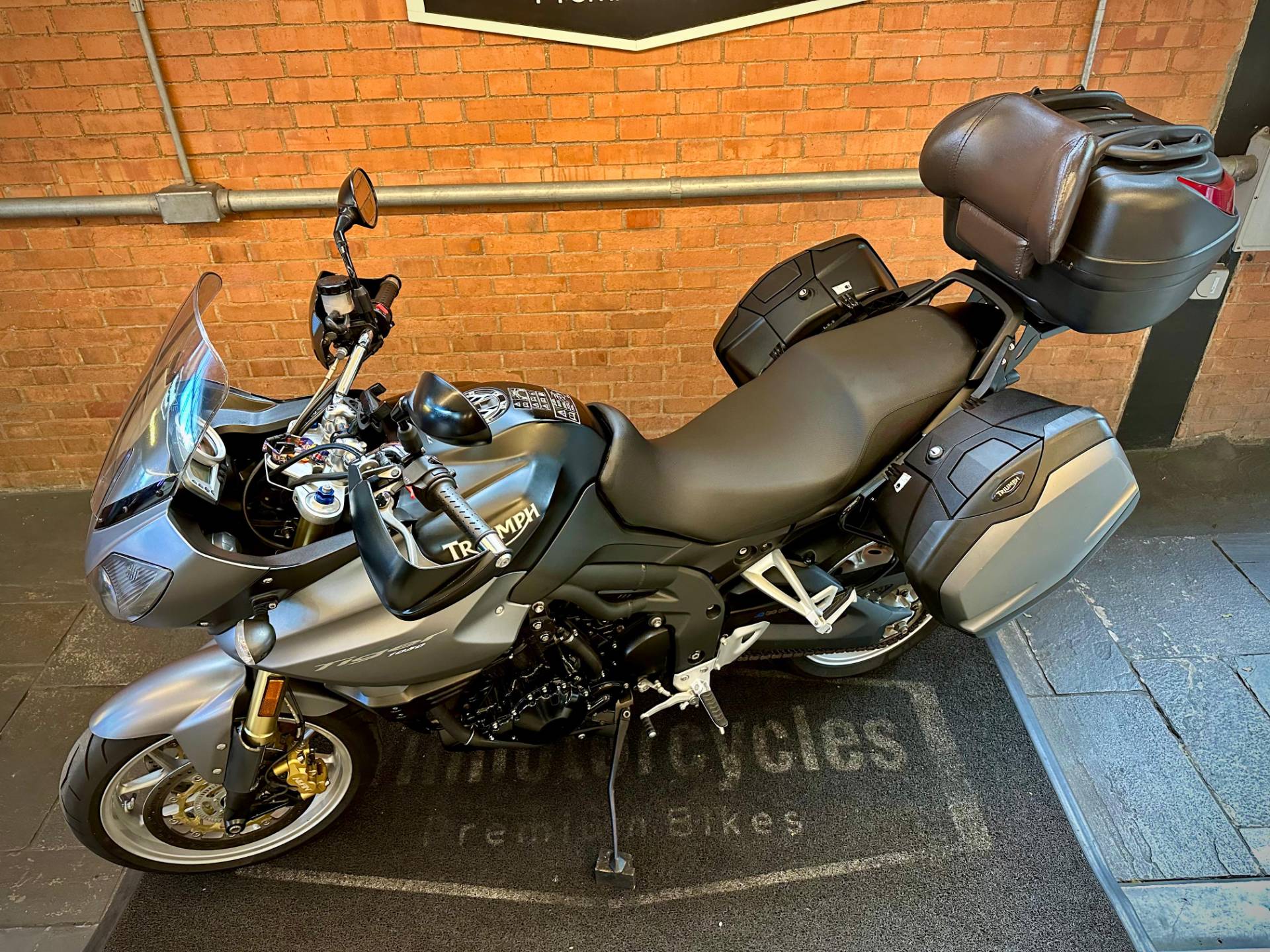 TRIUMPH TIGER 1050