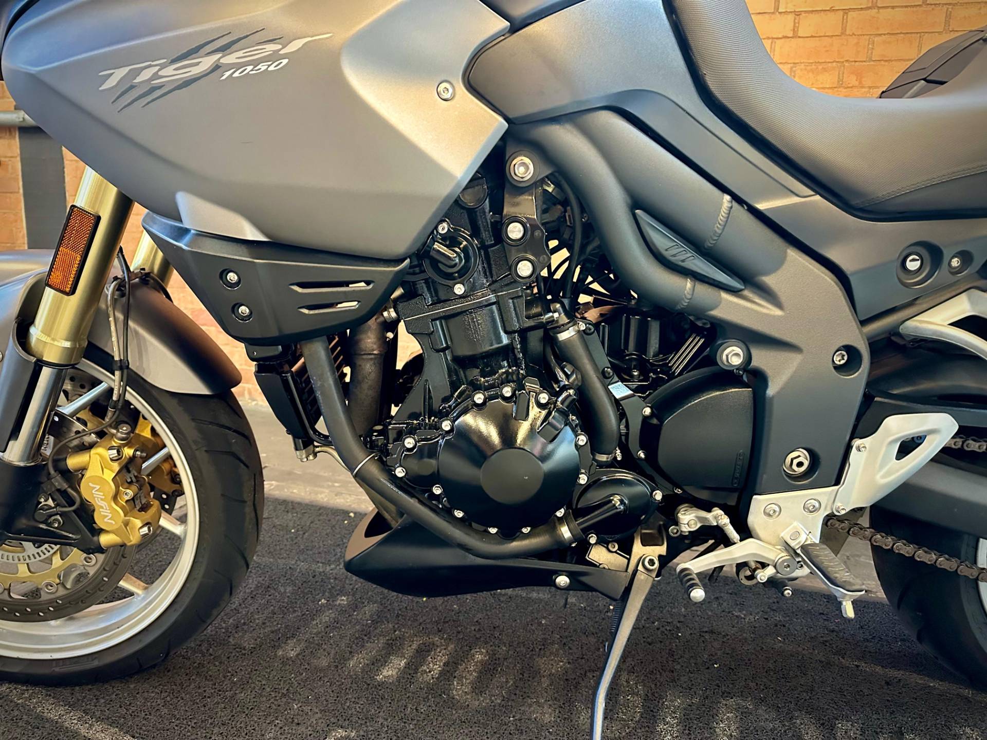 TRIUMPH TIGER 1050