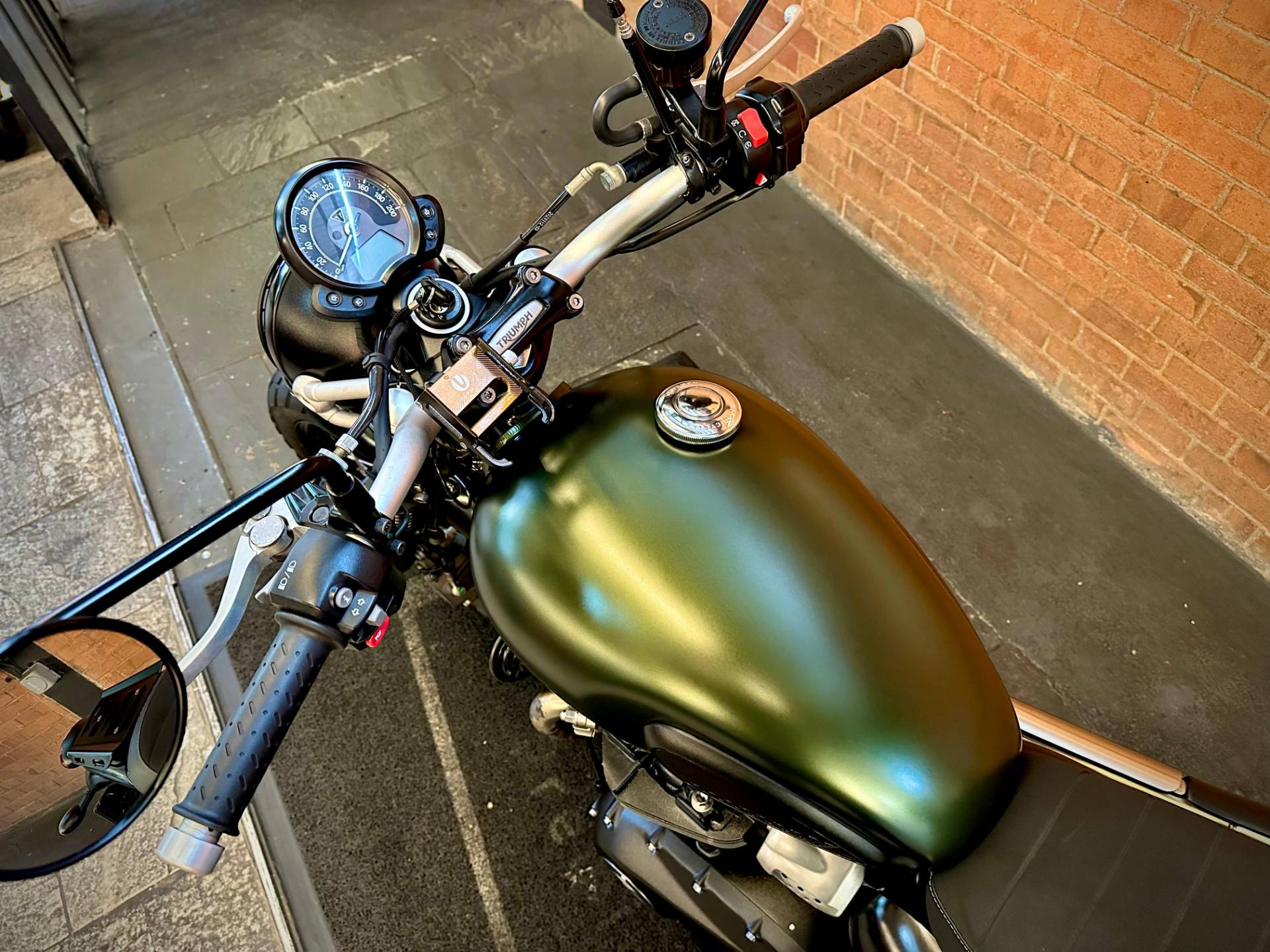 TRIUMPH STREET SCRAMBLER