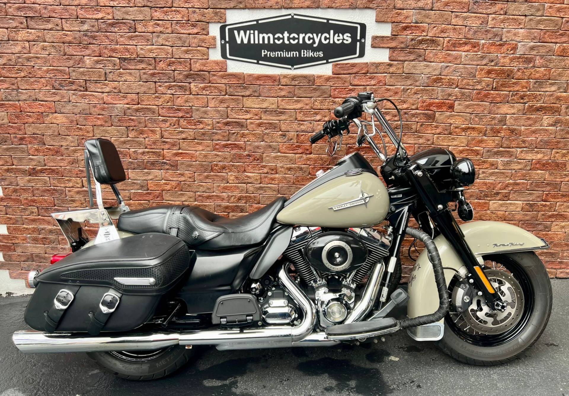 HARLEY-DAVIDSON ROAD KING CLASSIC