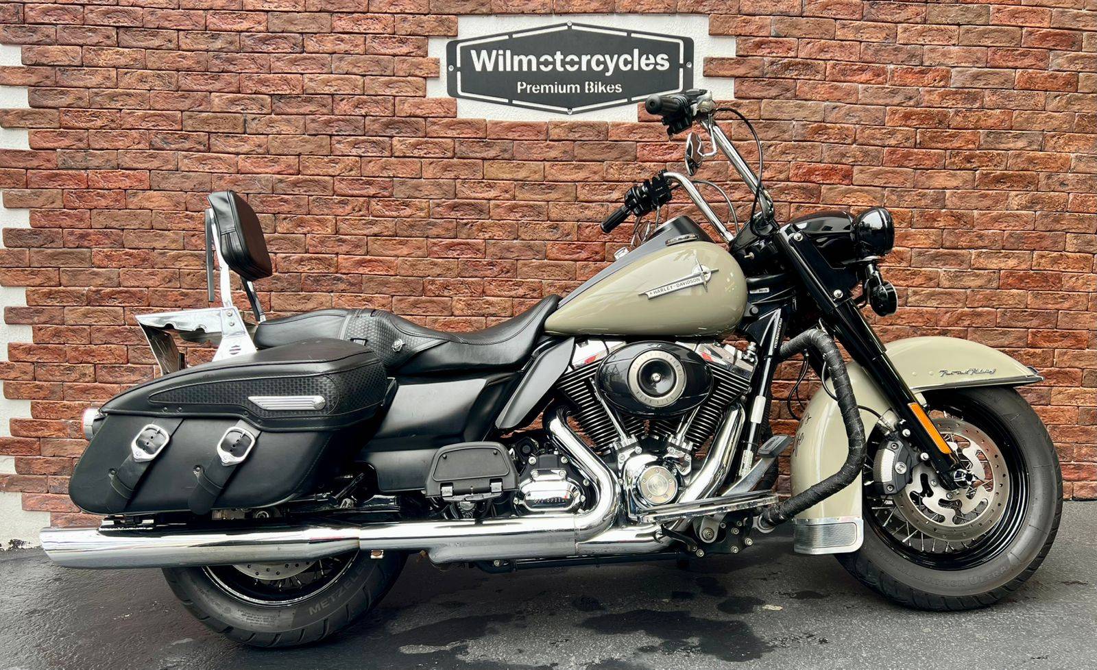 HARLEY-DAVIDSON ROAD KING CLASSIC