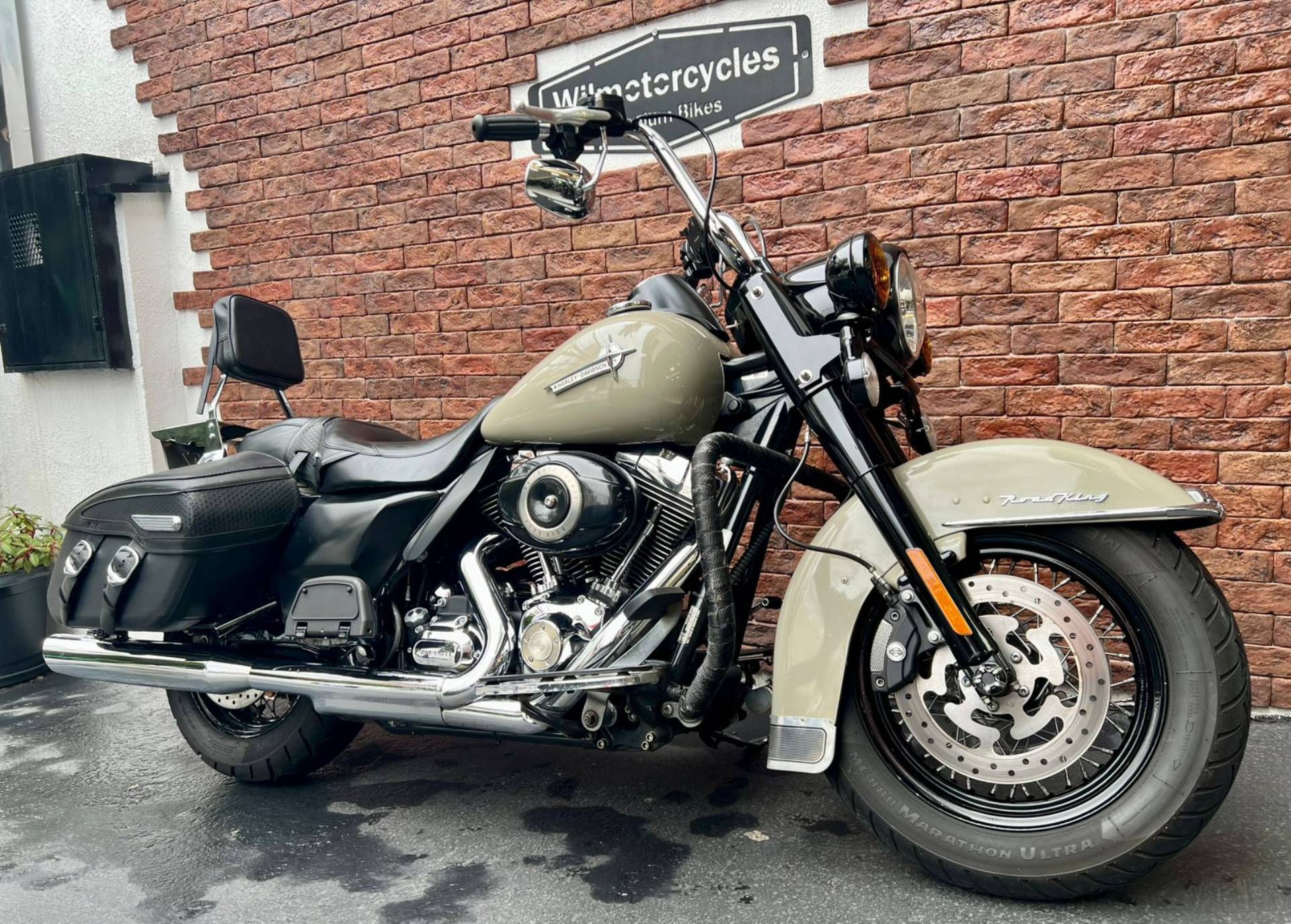HARLEY-DAVIDSON ROAD KING CLASSIC