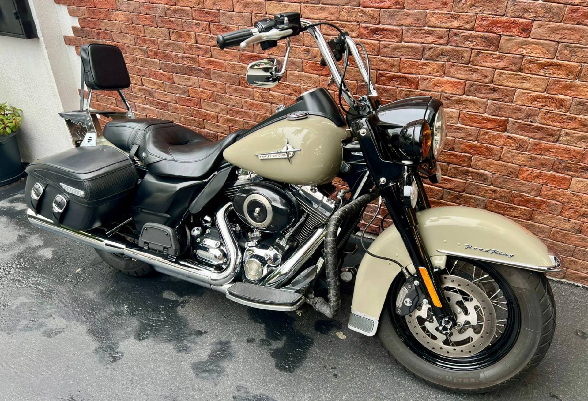 HARLEY-DAVIDSON ROAD KING CLASSIC