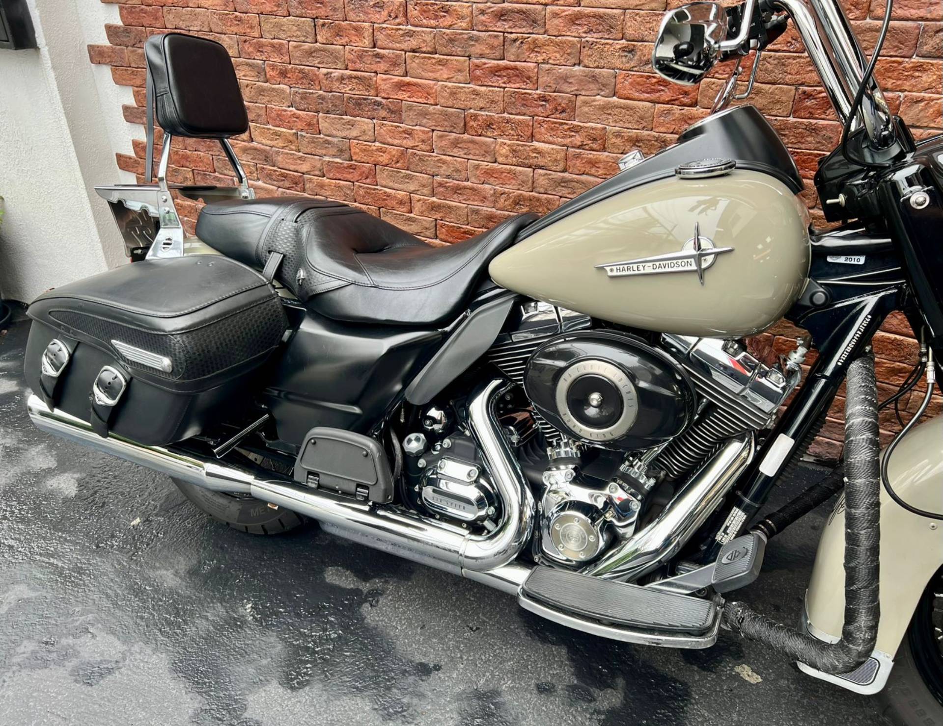 HARLEY-DAVIDSON ROAD KING CLASSIC