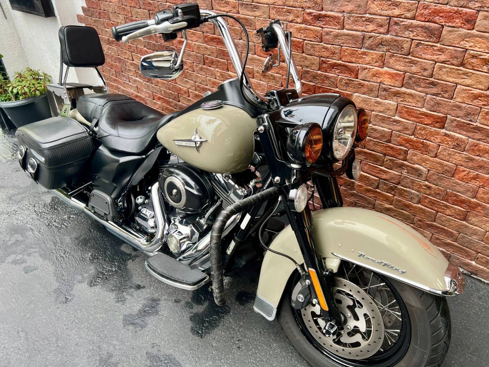 HARLEY-DAVIDSON ROAD KING CLASSIC