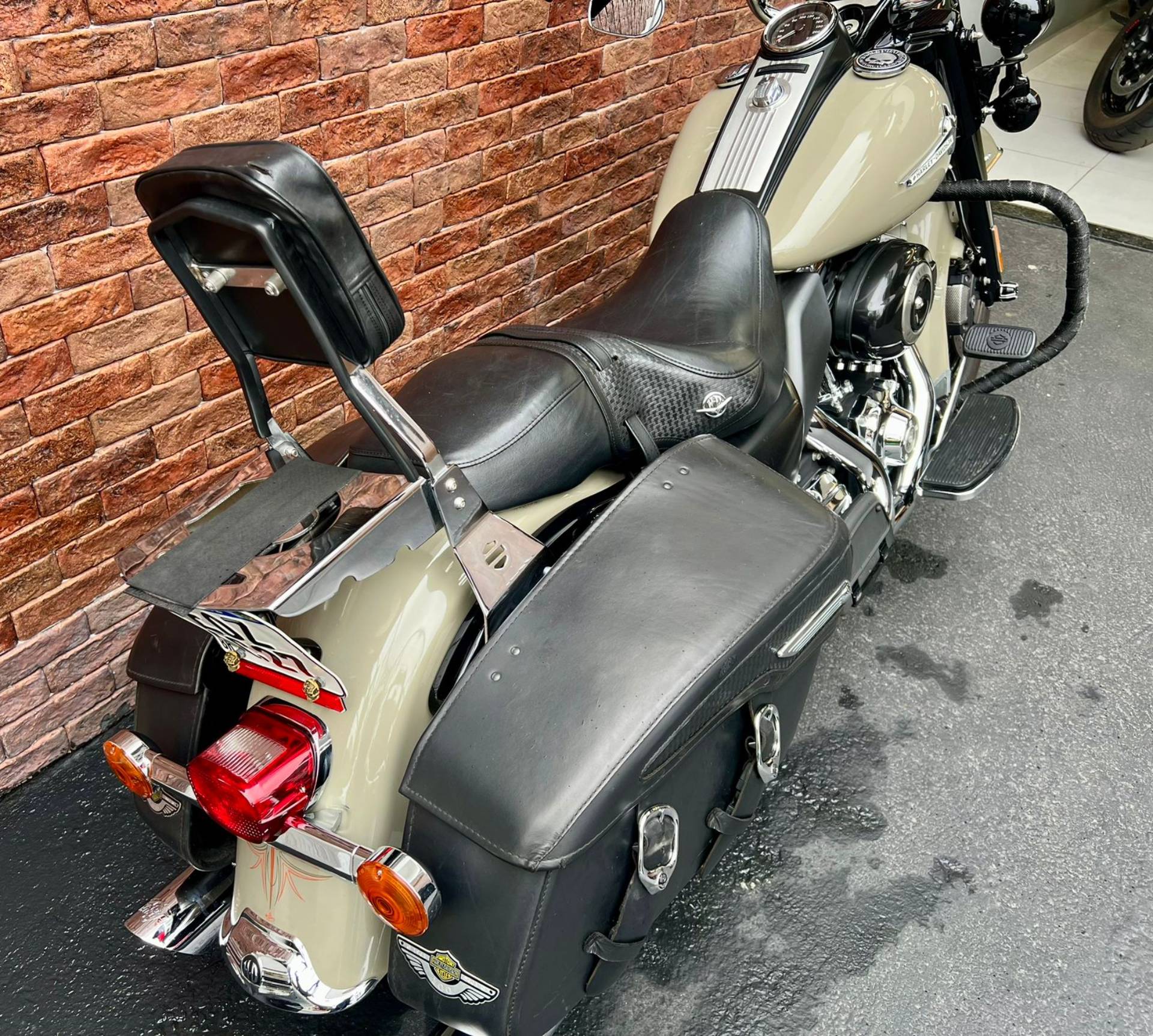 HARLEY-DAVIDSON ROAD KING CLASSIC