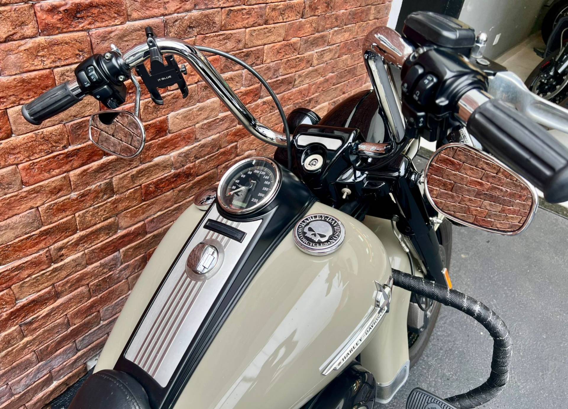 HARLEY-DAVIDSON ROAD KING CLASSIC