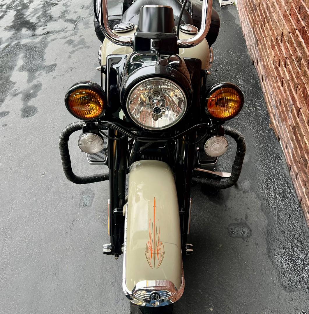 HARLEY-DAVIDSON ROAD KING CLASSIC