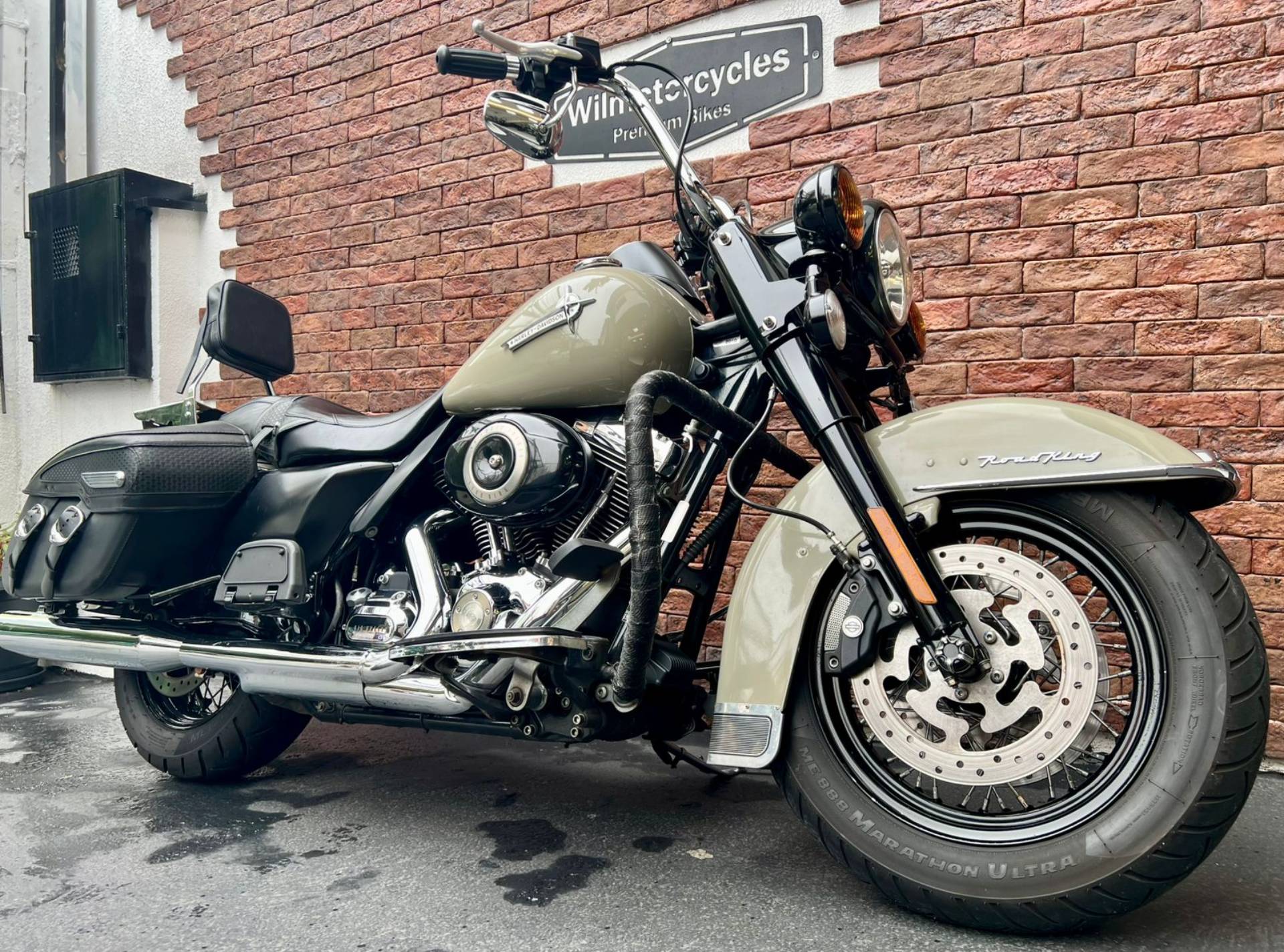 HARLEY-DAVIDSON ROAD KING CLASSIC