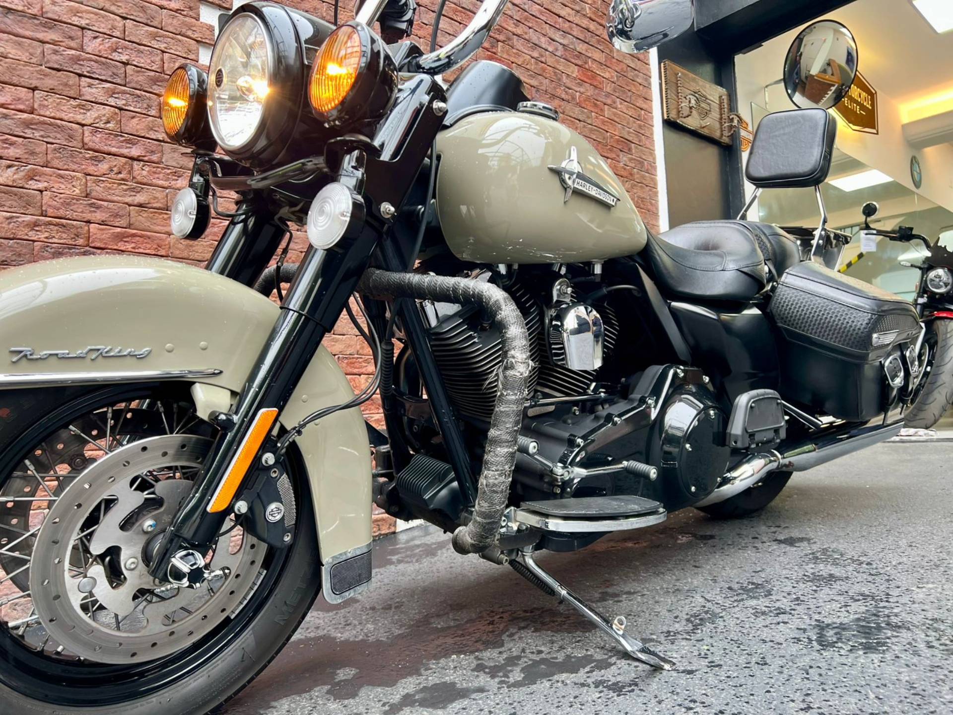 HARLEY-DAVIDSON ROAD KING CLASSIC