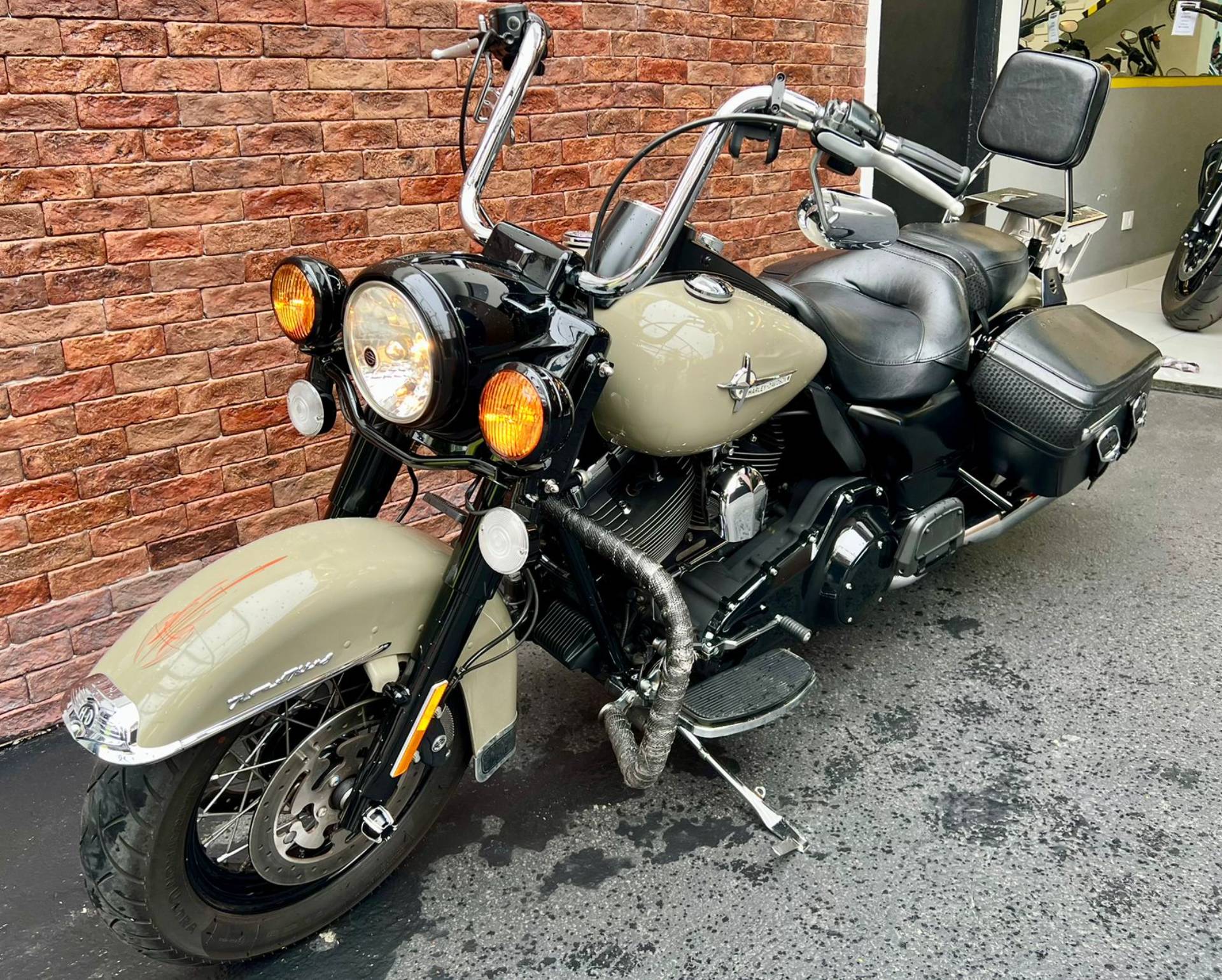 HARLEY-DAVIDSON ROAD KING CLASSIC