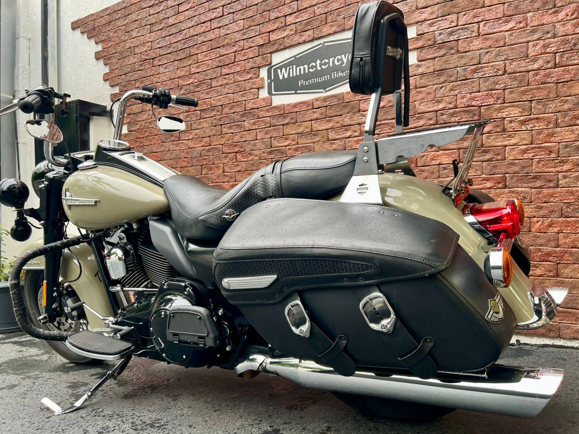 HARLEY-DAVIDSON ROAD KING CLASSIC