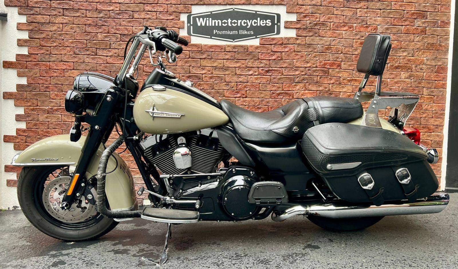HARLEY-DAVIDSON ROAD KING CLASSIC