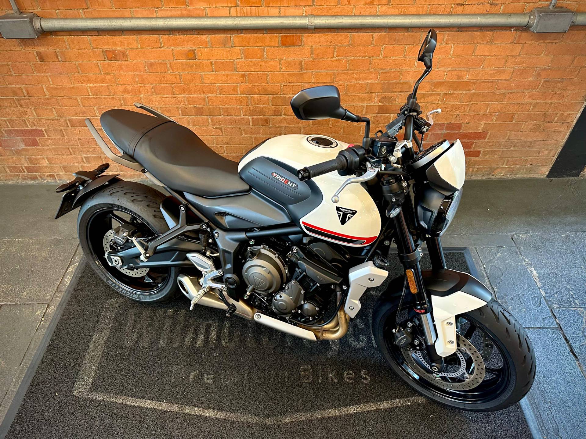 TRIUMPH TRIDENT 660