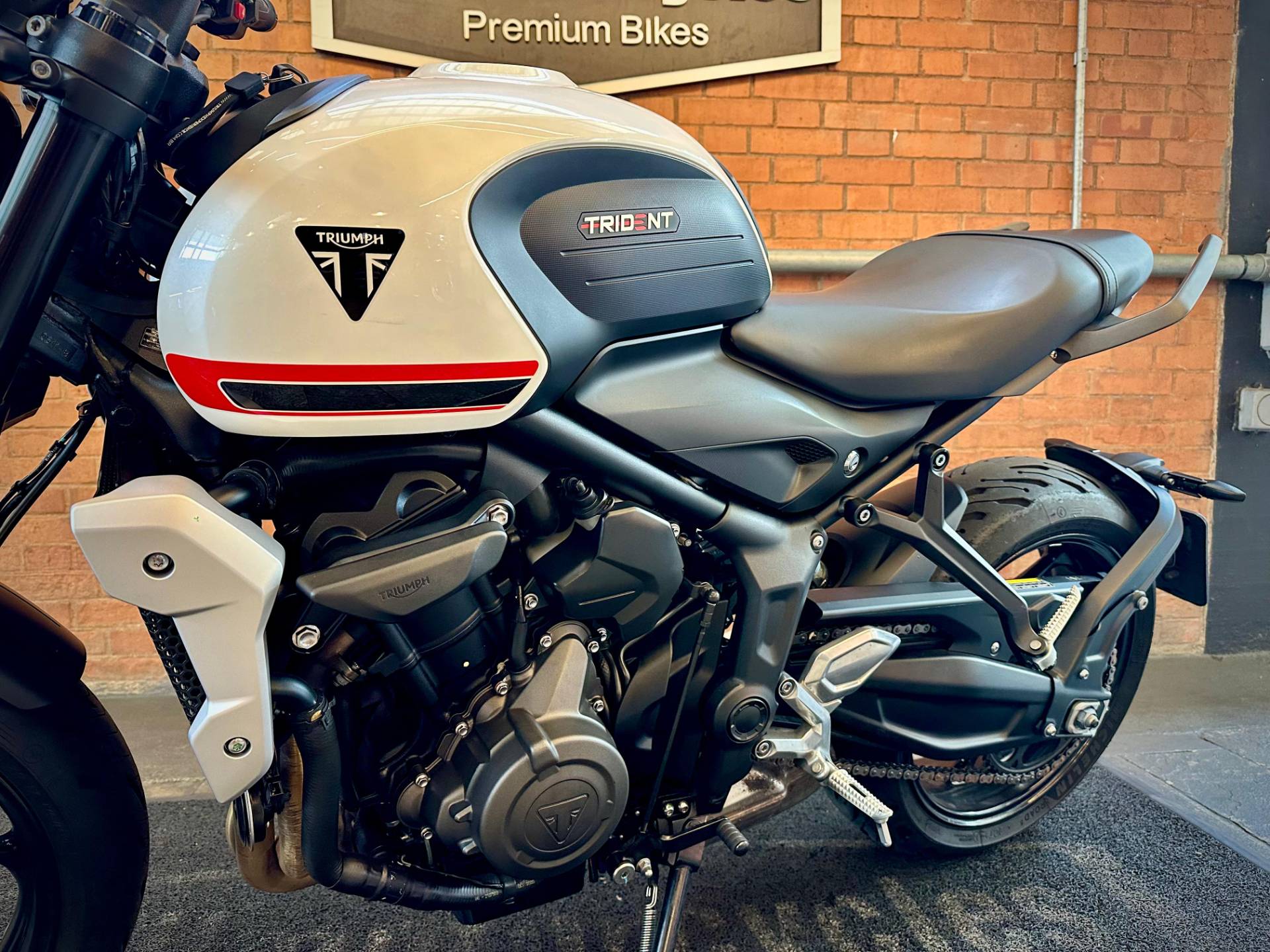 TRIUMPH TRIDENT 660