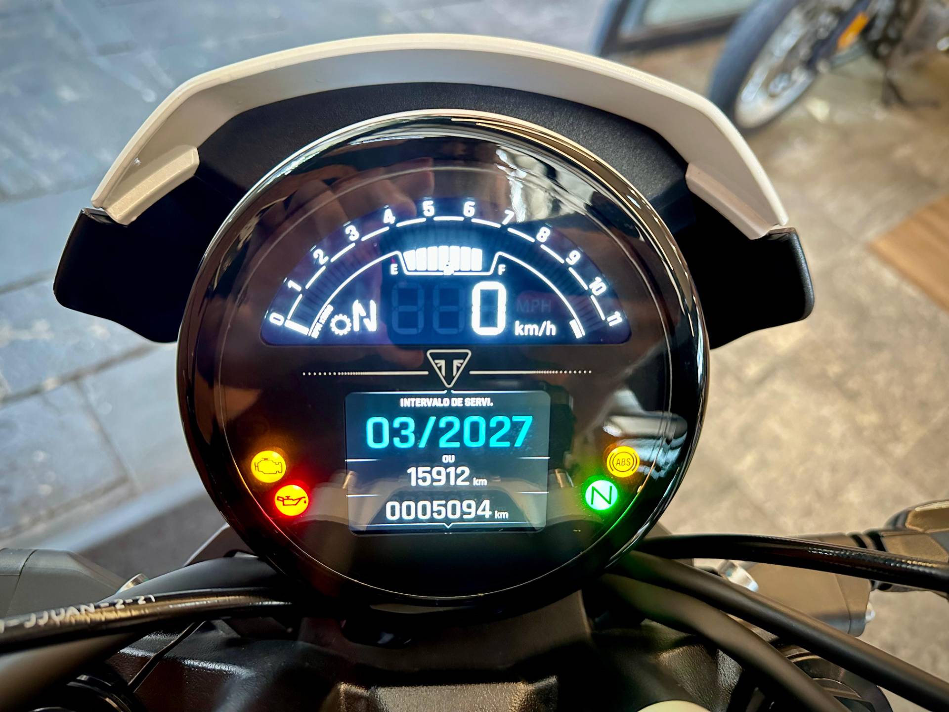 TRIUMPH TRIDENT 660