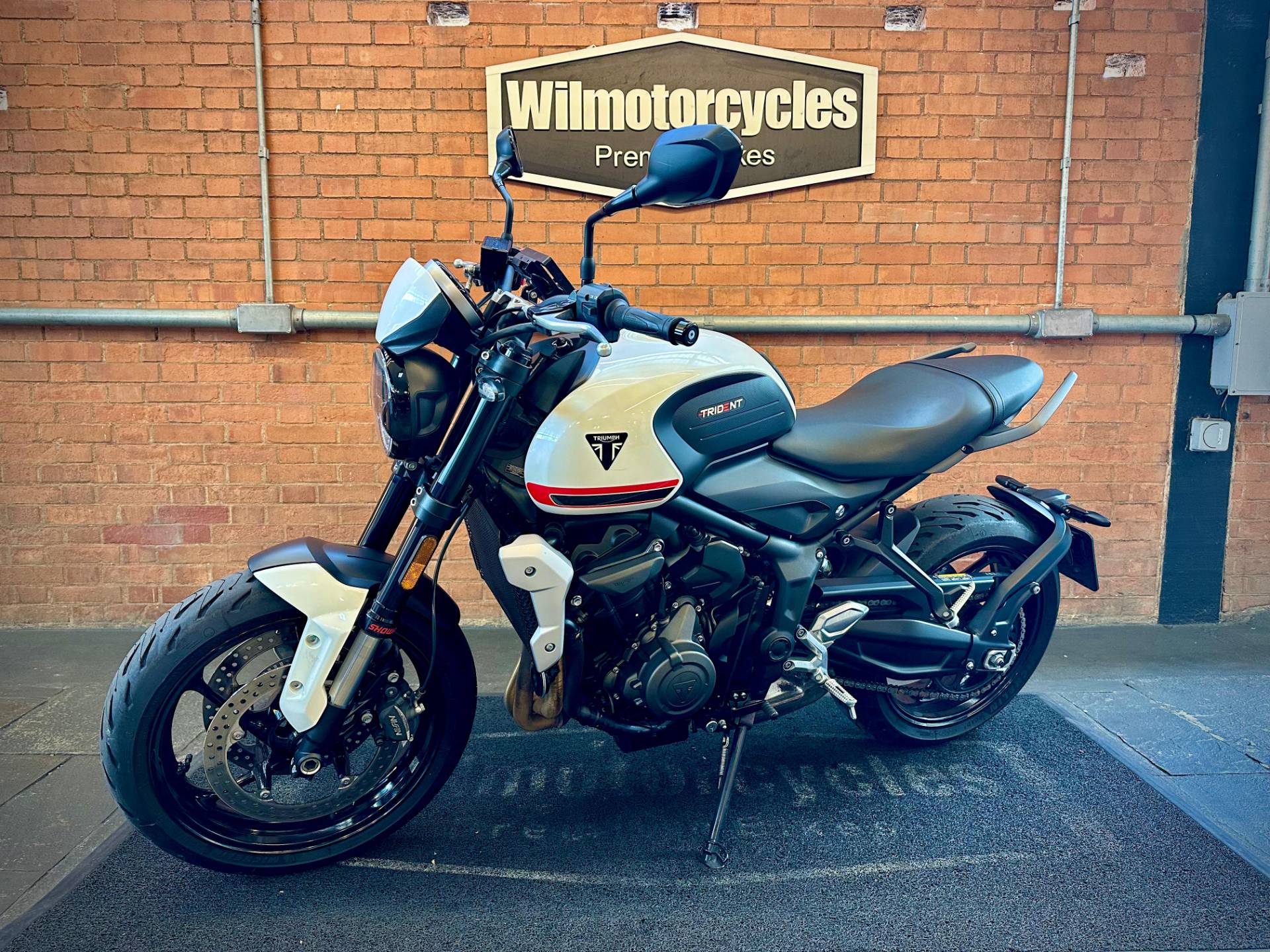 TRIUMPH TRIDENT 660
