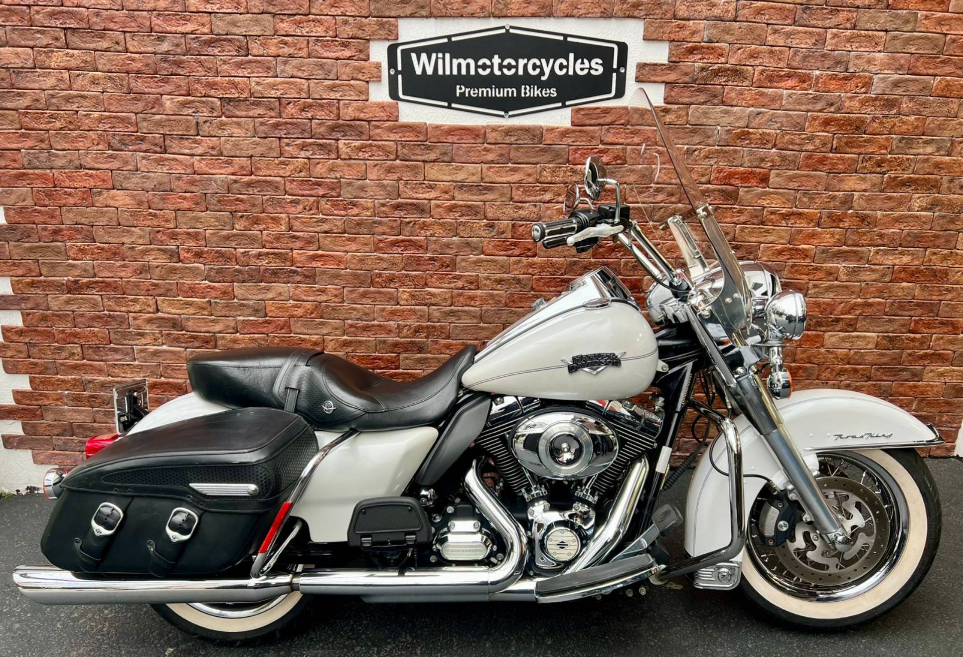 HARLEY-DAVIDSON ROAD KING CLASSIC