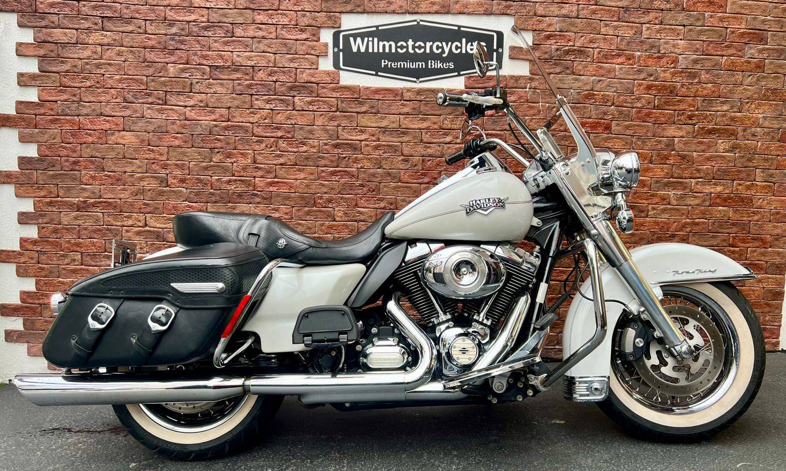 HARLEY-DAVIDSON ROAD KING CLASSIC