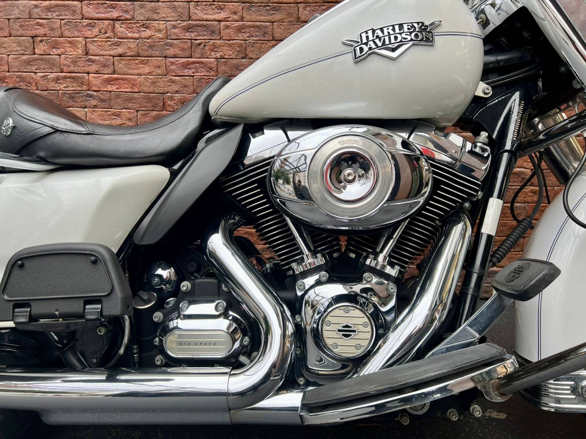 HARLEY-DAVIDSON ROAD KING CLASSIC