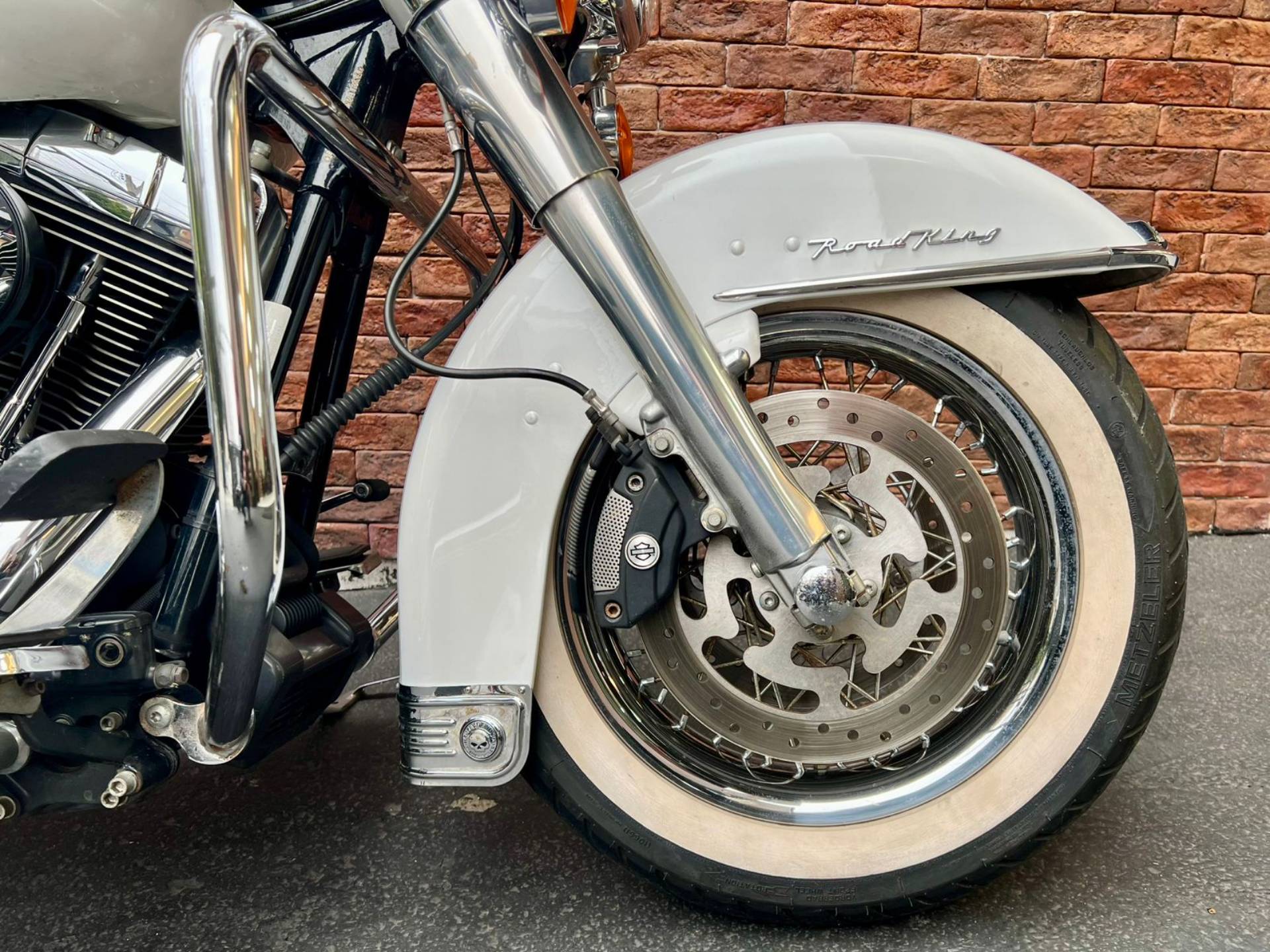 HARLEY-DAVIDSON ROAD KING CLASSIC