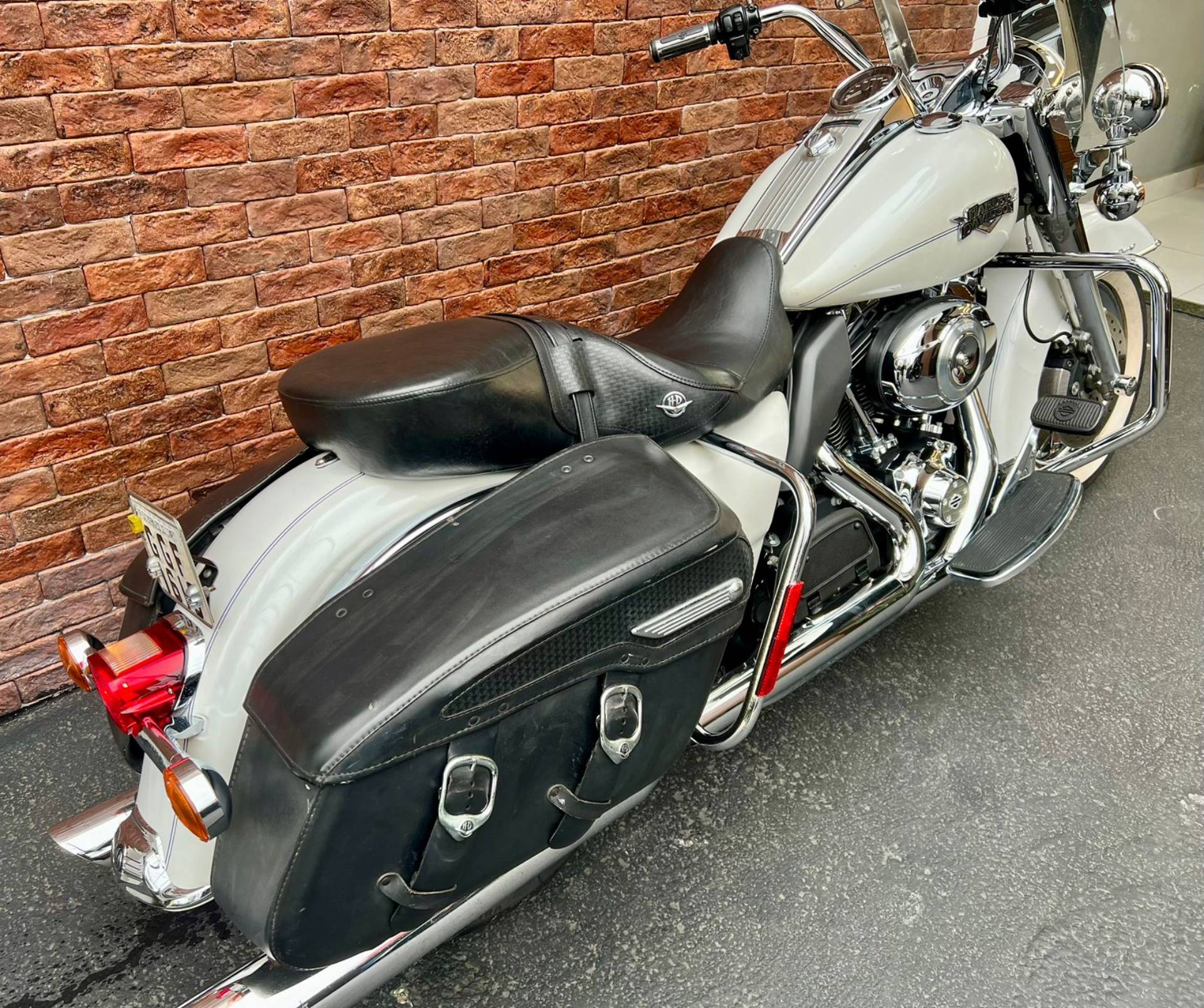 HARLEY-DAVIDSON ROAD KING CLASSIC