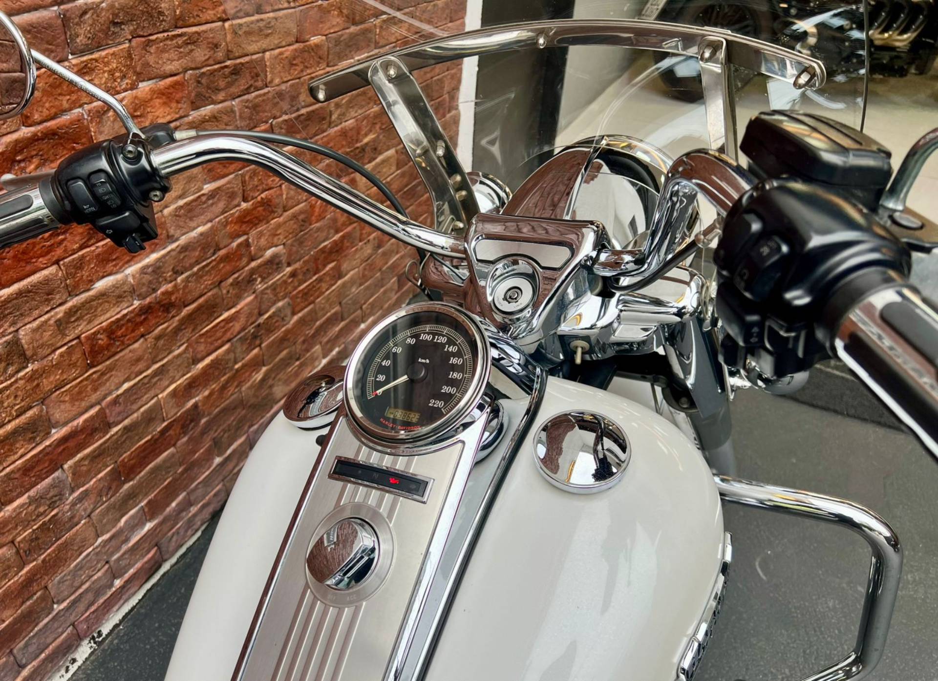 HARLEY-DAVIDSON ROAD KING CLASSIC