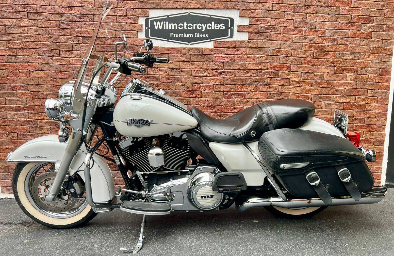 HARLEY-DAVIDSON ROAD KING CLASSIC