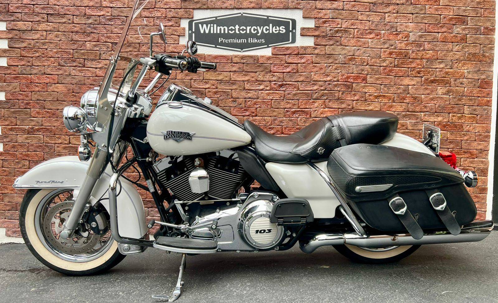 HARLEY-DAVIDSON ROAD KING CLASSIC
