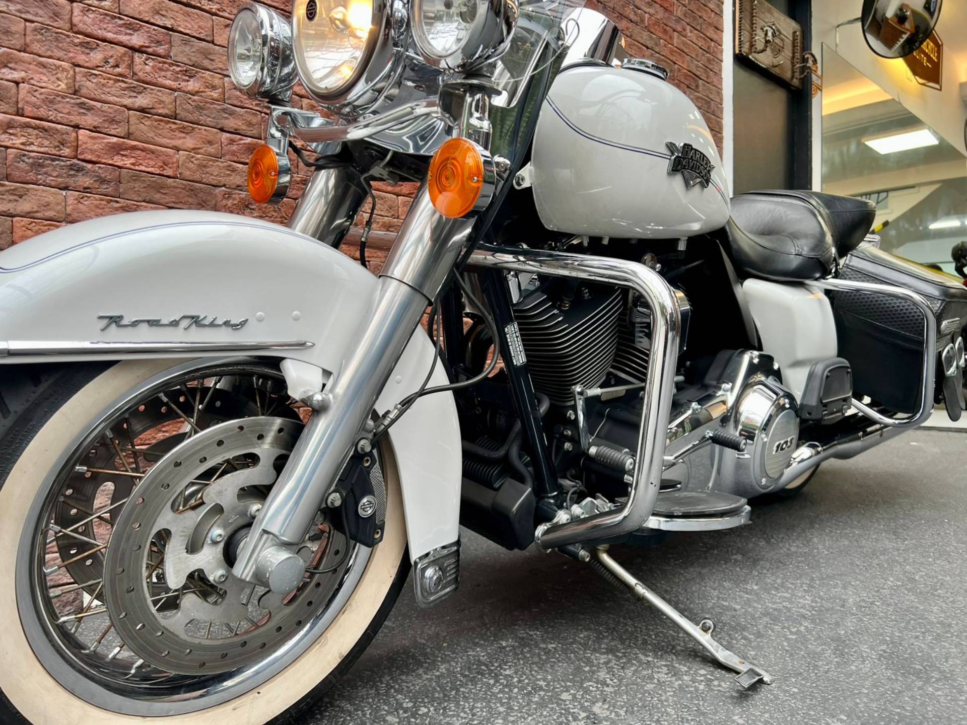 HARLEY-DAVIDSON ROAD KING CLASSIC