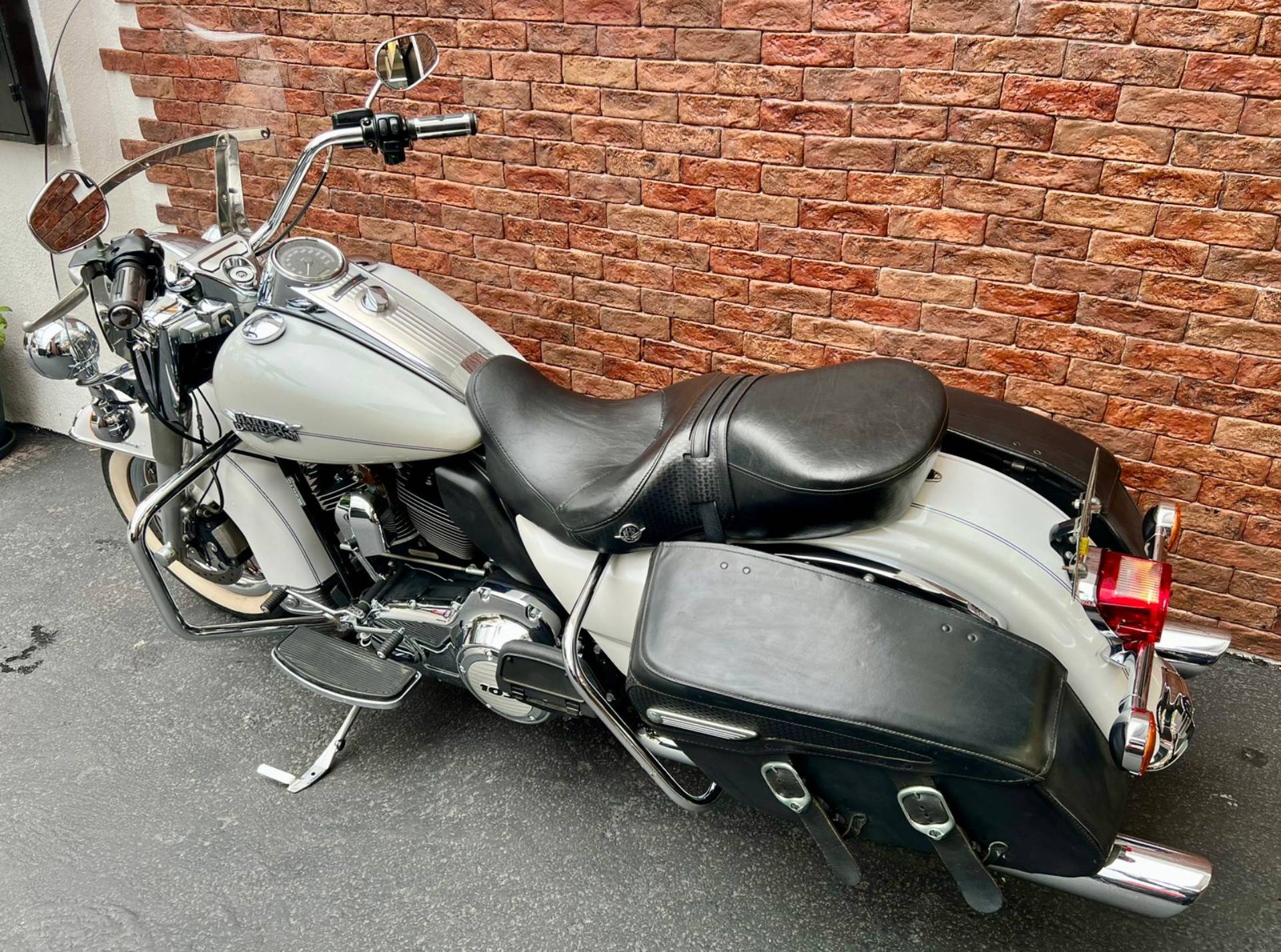 HARLEY-DAVIDSON ROAD KING CLASSIC