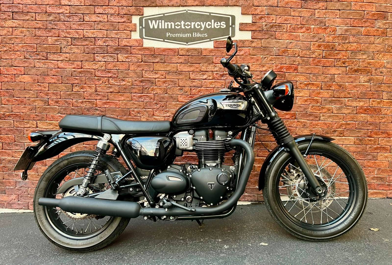 TRIUMPH BONNEVILLE T100 BLACK 900