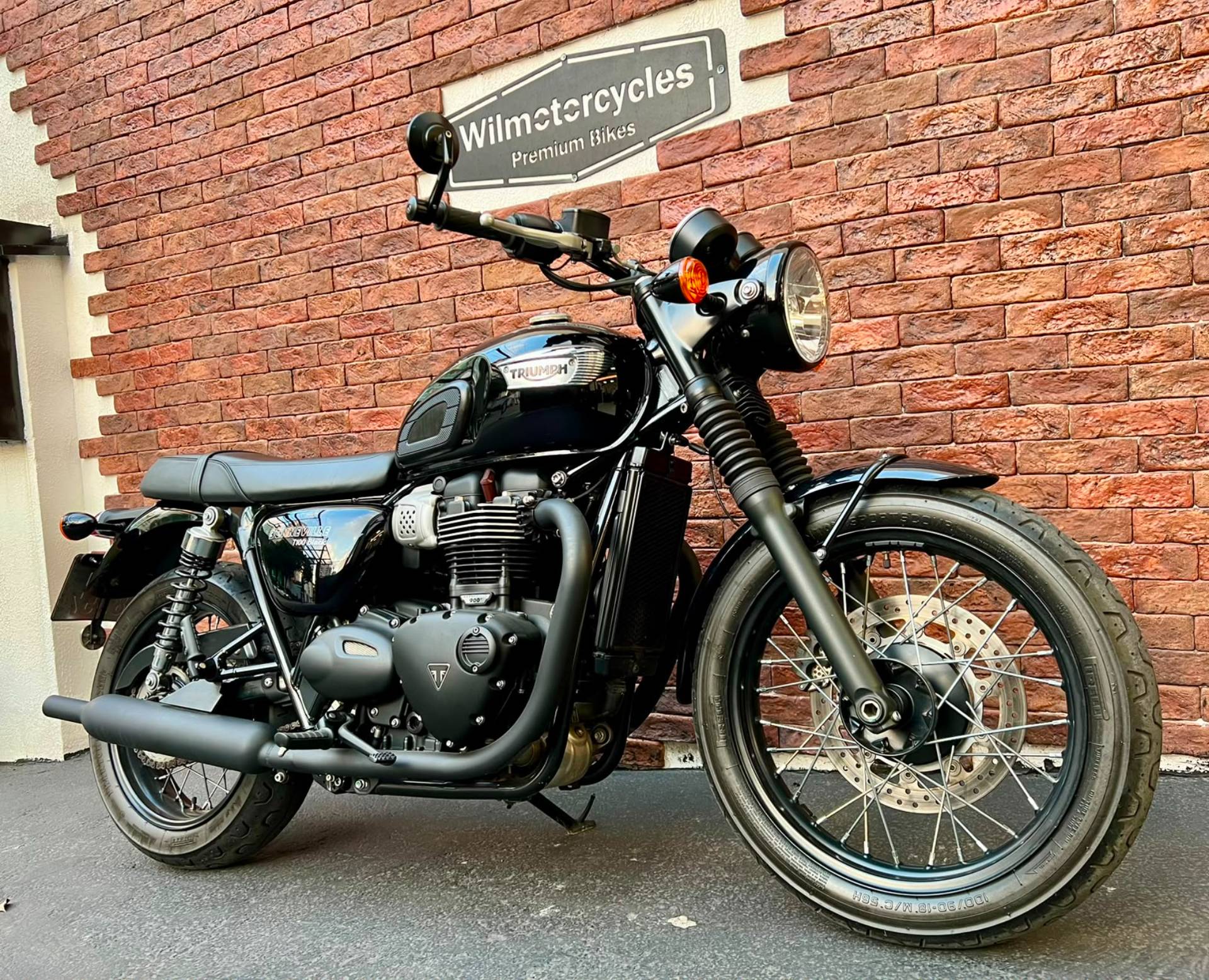 TRIUMPH BONNEVILLE T100 BLACK 900