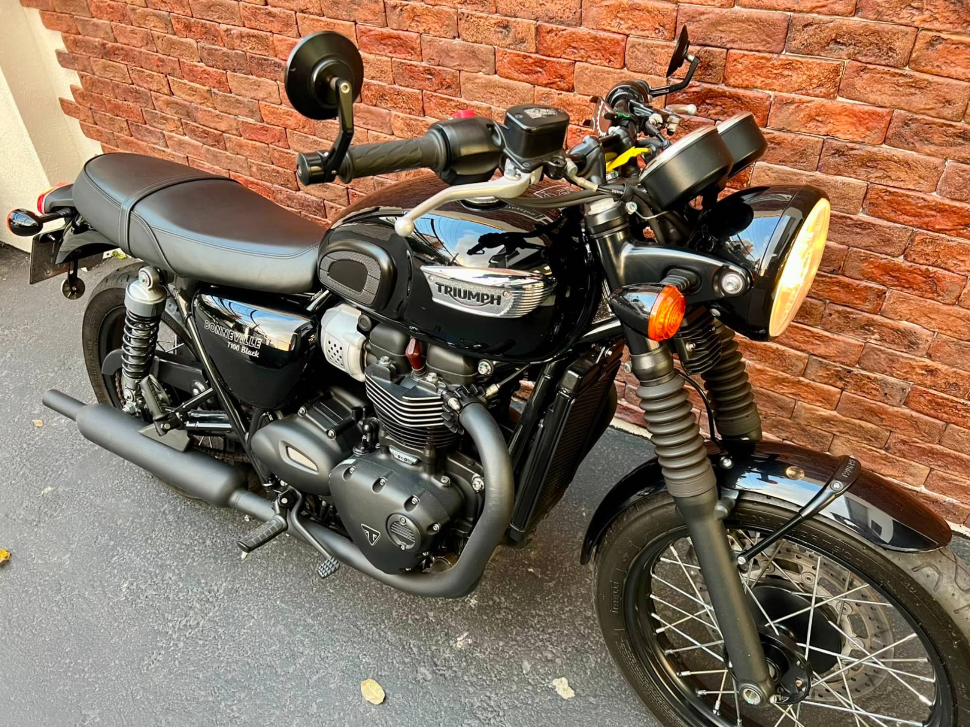 TRIUMPH BONNEVILLE T100 BLACK 900