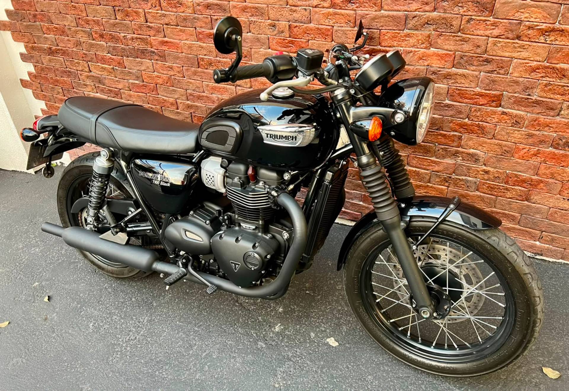 TRIUMPH BONNEVILLE T100 BLACK 900