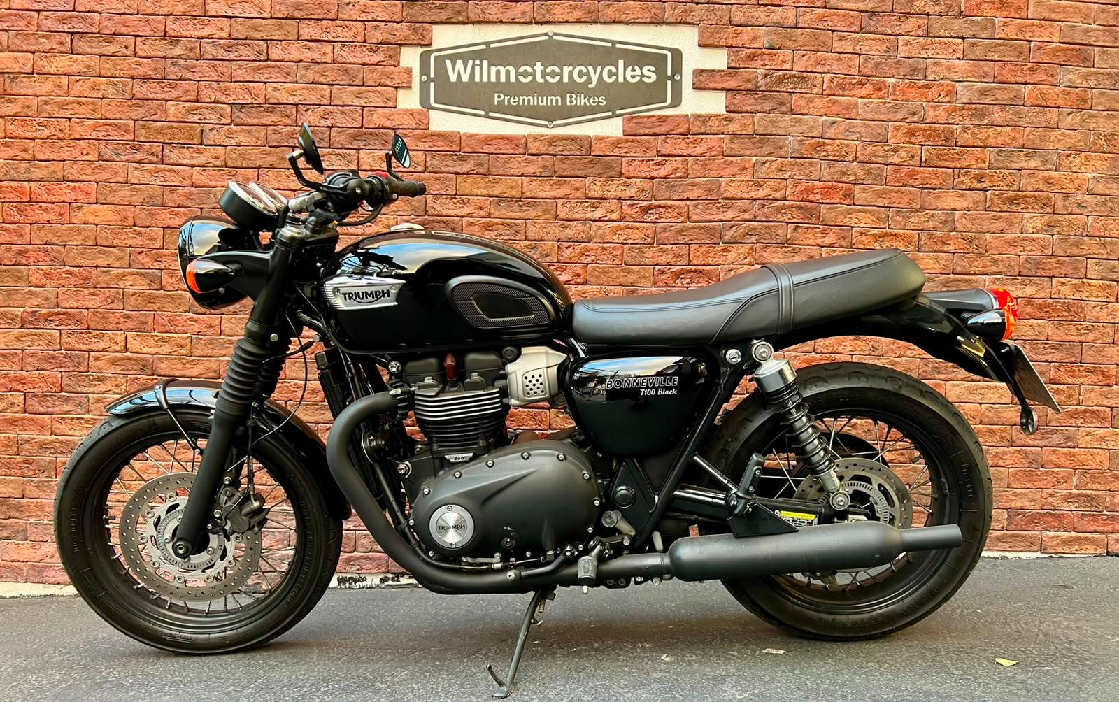 TRIUMPH BONNEVILLE T100 BLACK 900