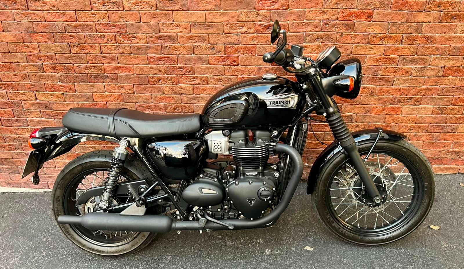 TRIUMPH BONNEVILLE T100 BLACK 900