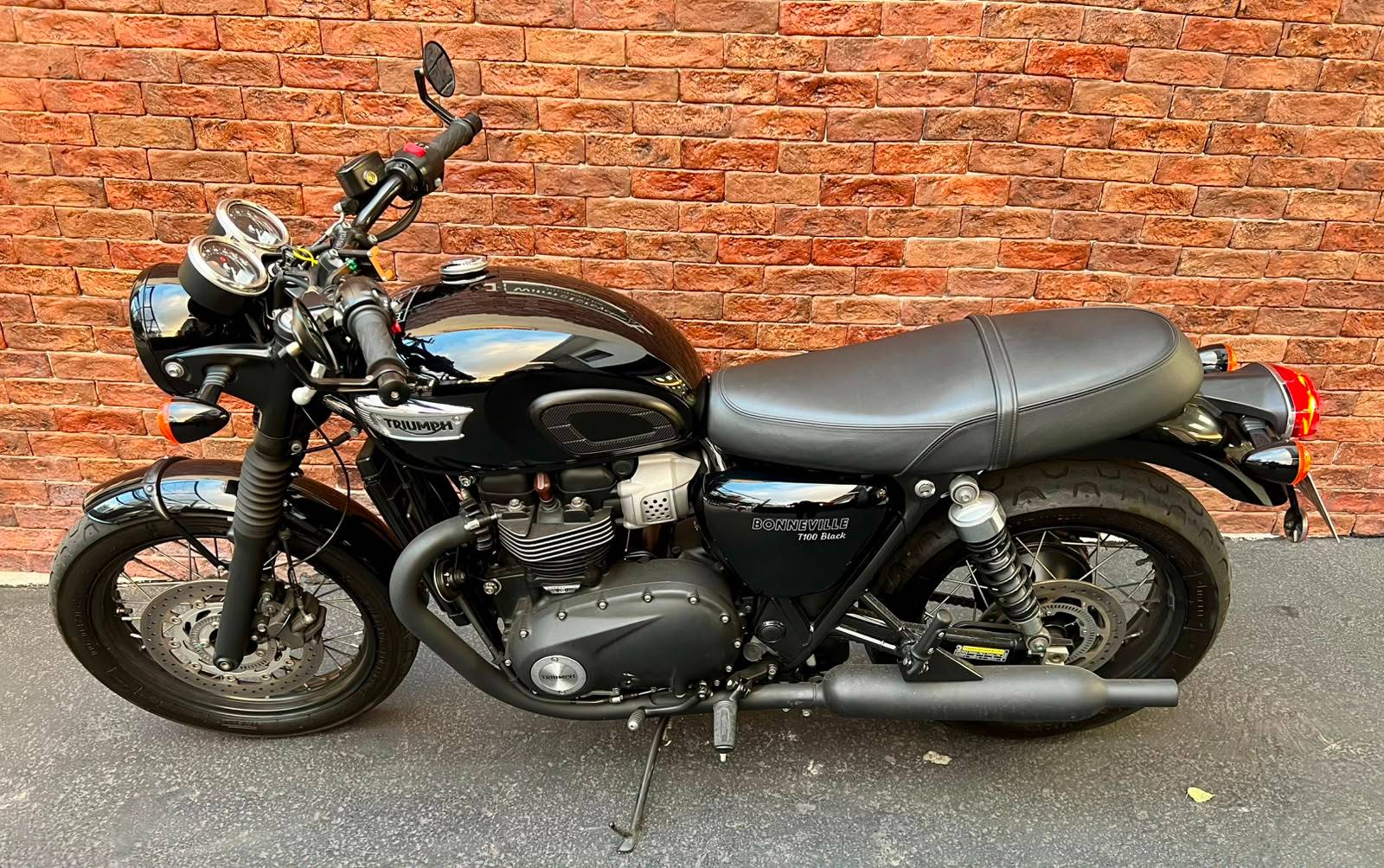 TRIUMPH BONNEVILLE T100 BLACK 900