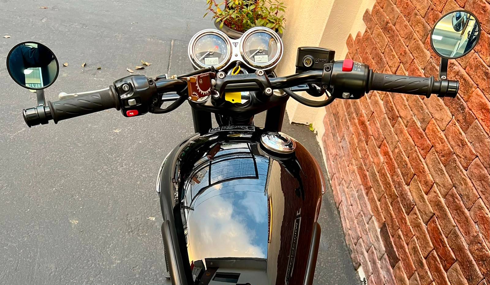 TRIUMPH BONNEVILLE T100 BLACK 900