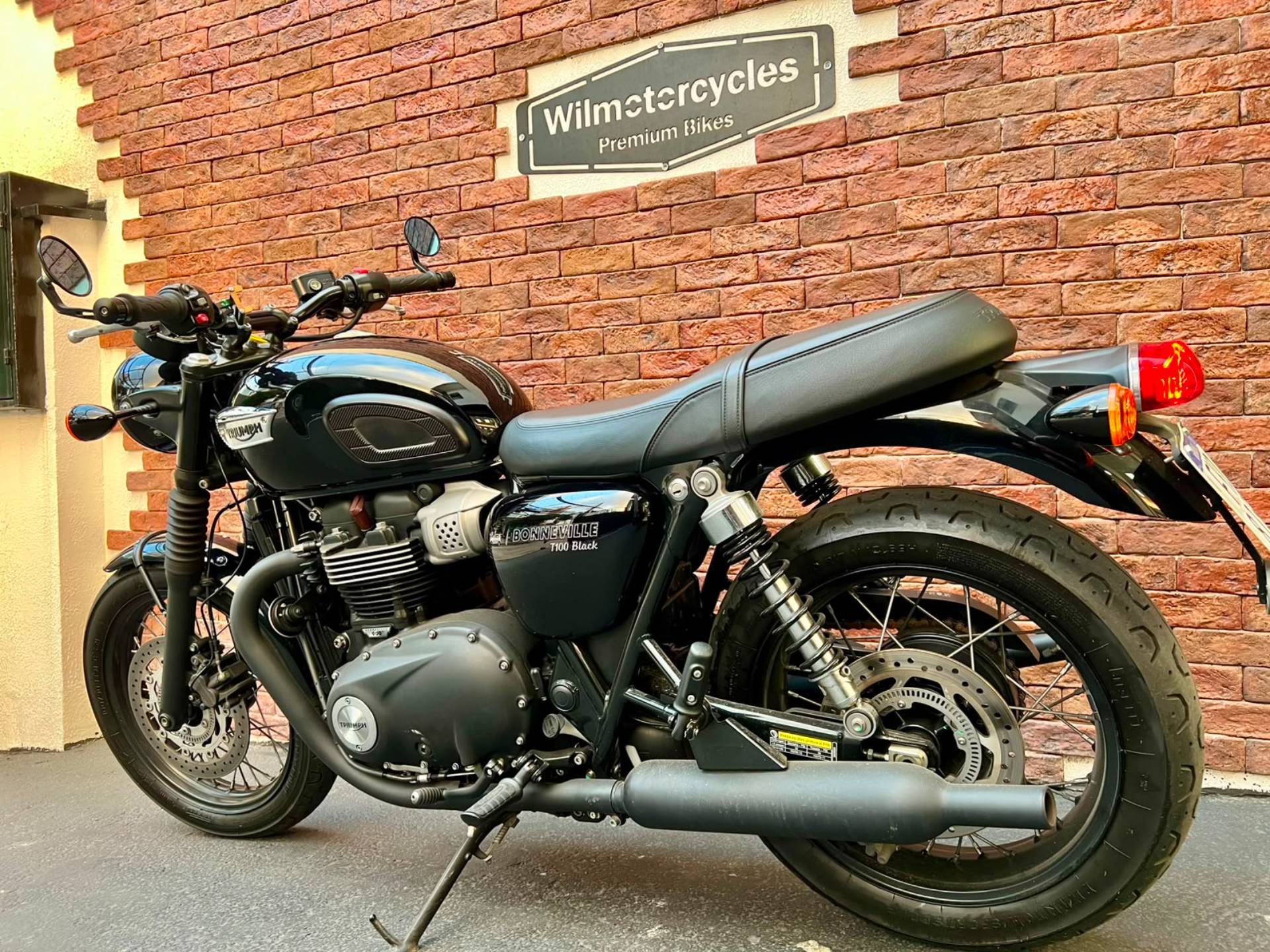 TRIUMPH BONNEVILLE T100 BLACK 900