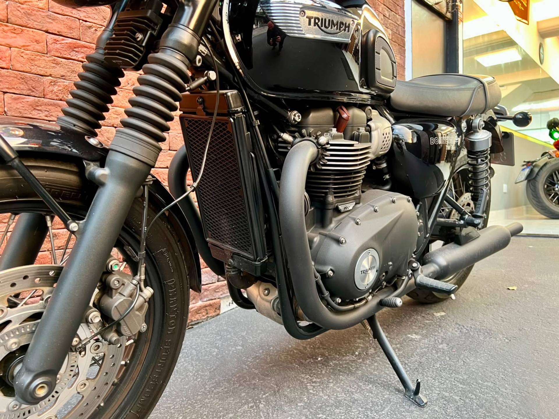 TRIUMPH BONNEVILLE T100 BLACK 900